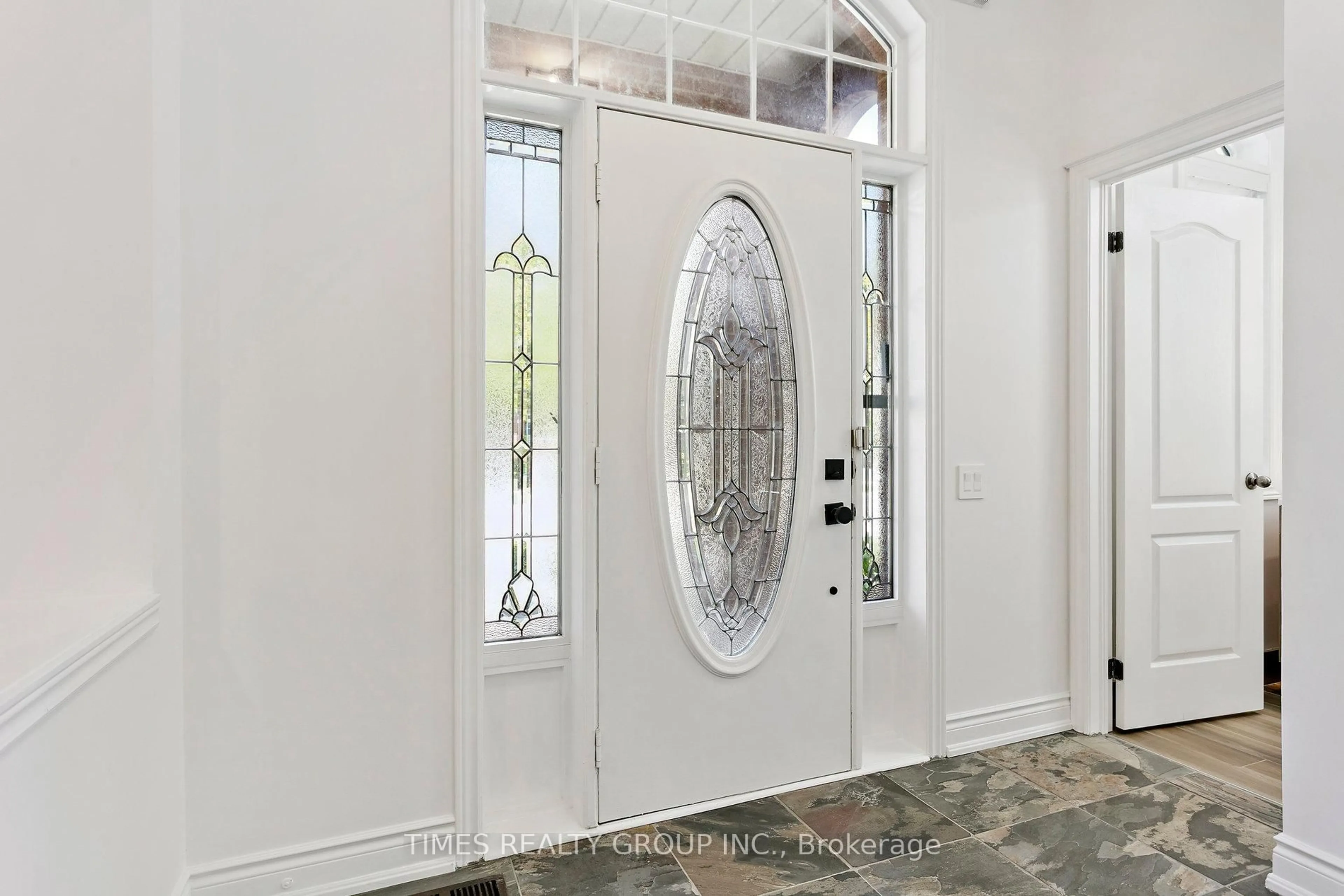 Indoor entryway for 212 Creek Path Ave, Oakville Ontario L6L 6T5