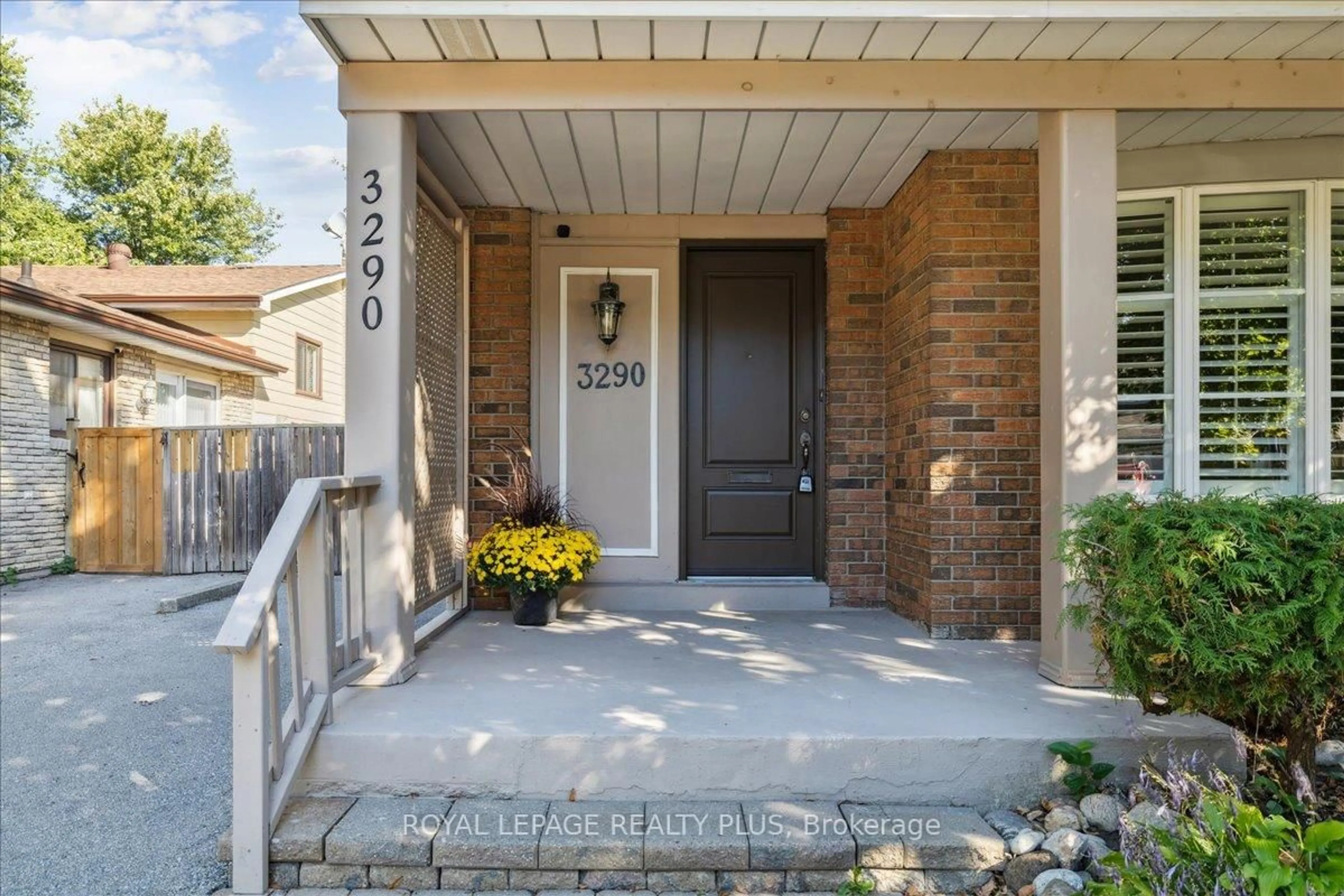 Indoor entryway for 3290 Masthead Cres, Mississauga Ontario L5L 1H1