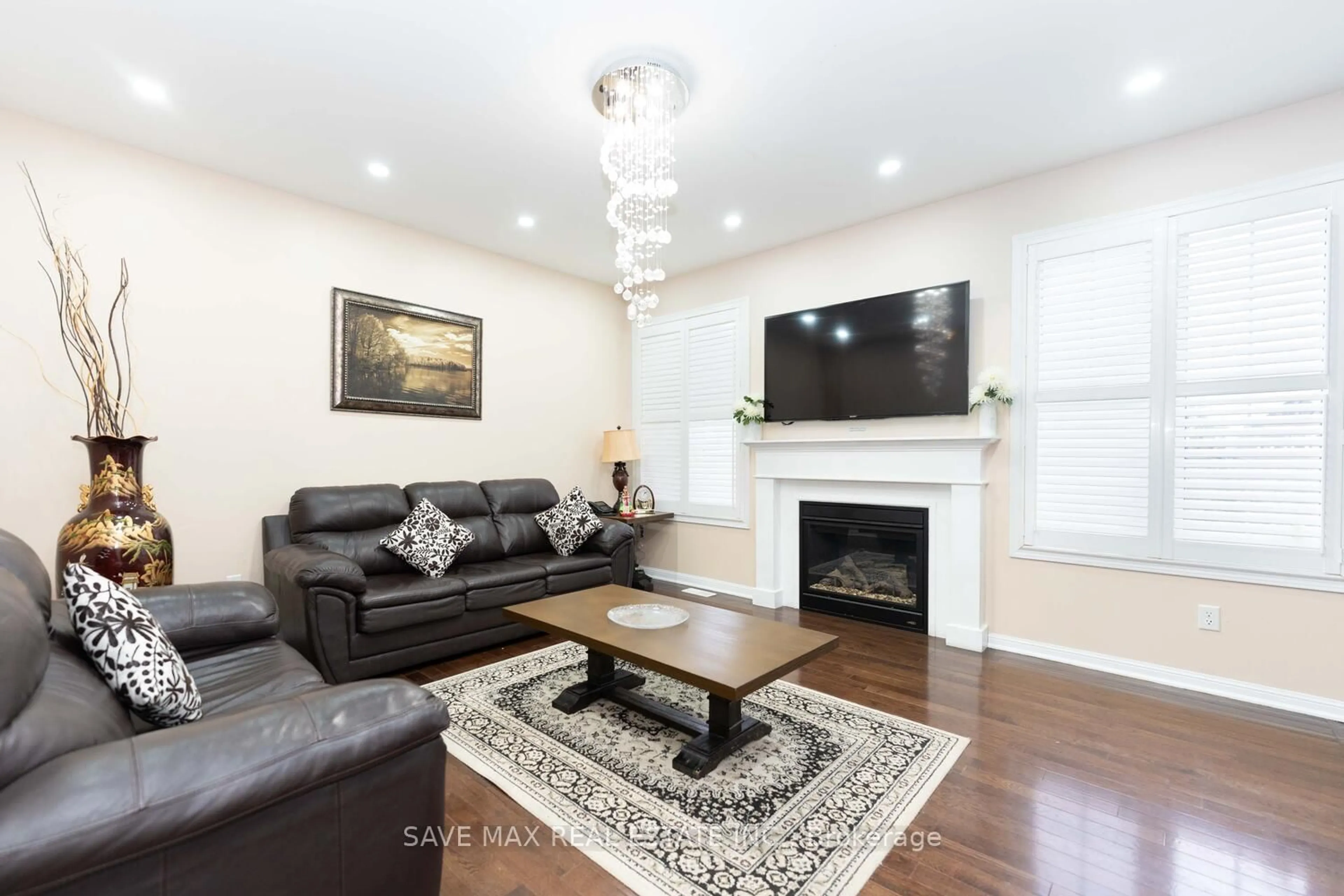 Living room with furniture, unknown for 4 Donomore Dr, Brampton Ontario L7A 0S8