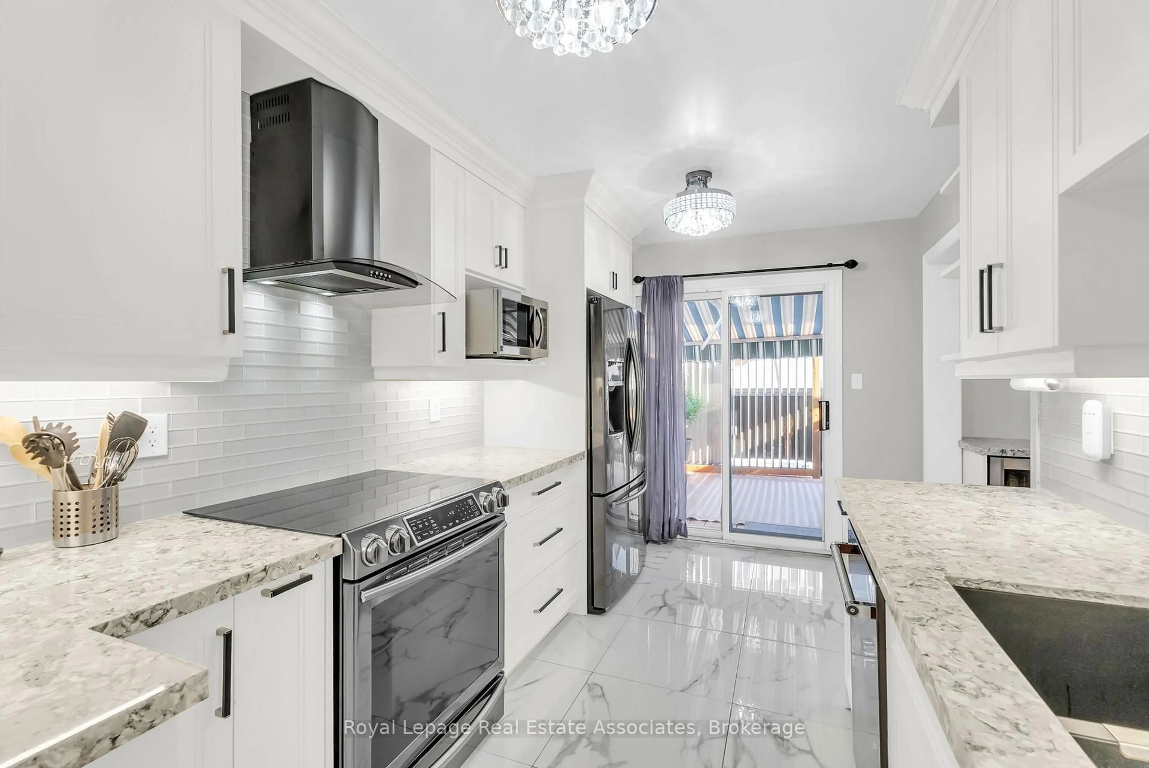 Contemporary kitchen, ceramic/tile floor for 548 Leatherleaf Dr, Mississauga Ontario L4Z 3Y5