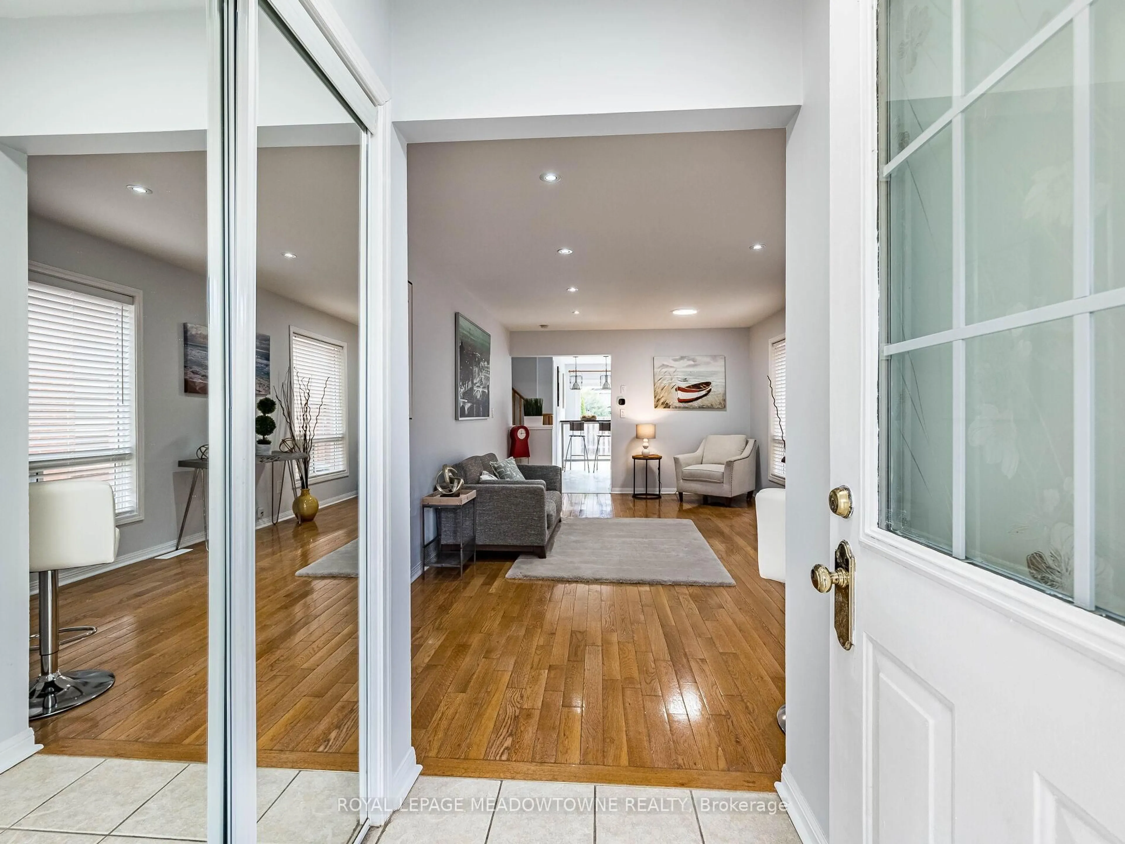 Indoor entryway for 641 Porter Way, Milton Ontario L9T 5W2
