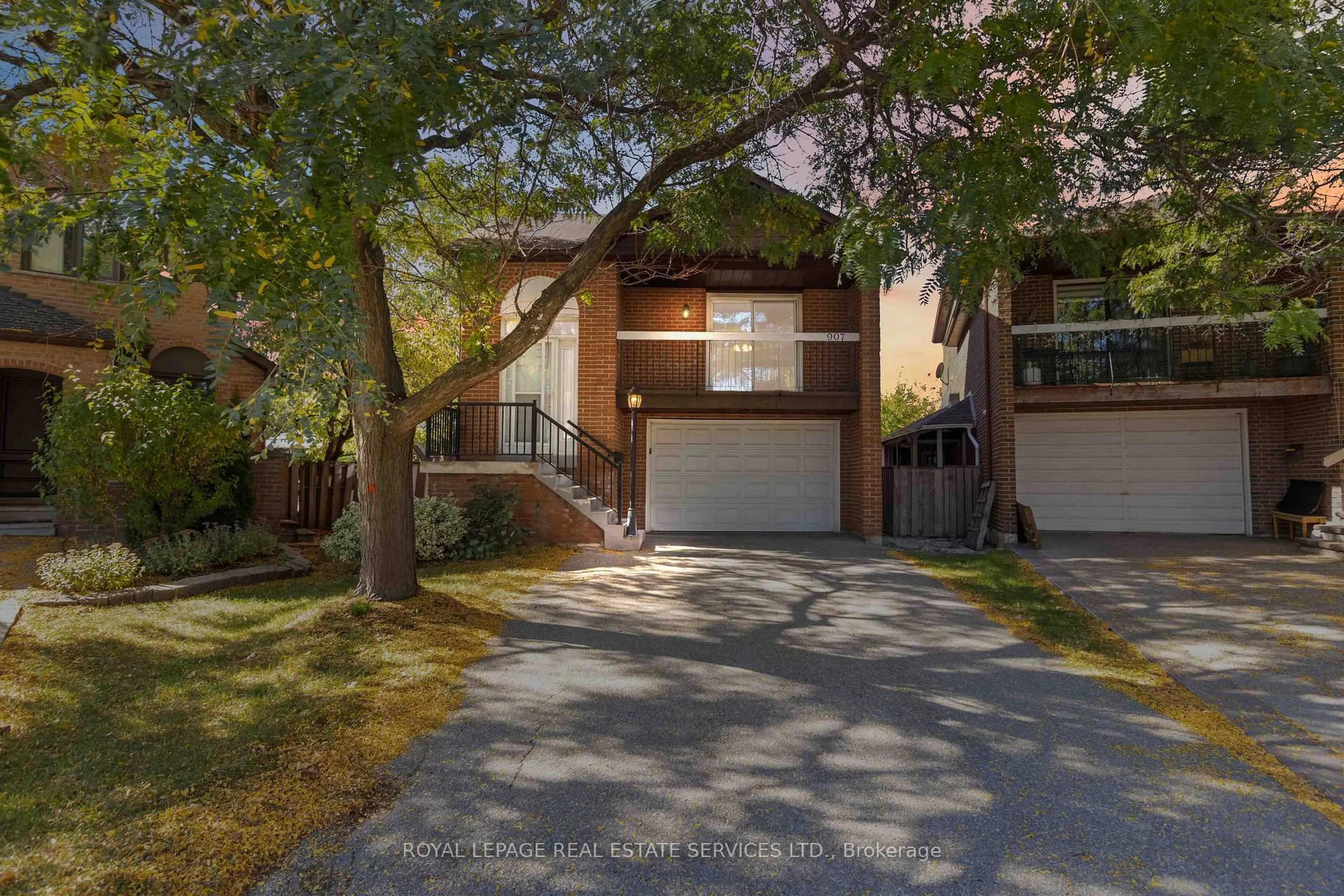 Unknown for 907 Thistle Down Circ, Mississauga Ontario L5C 3K5