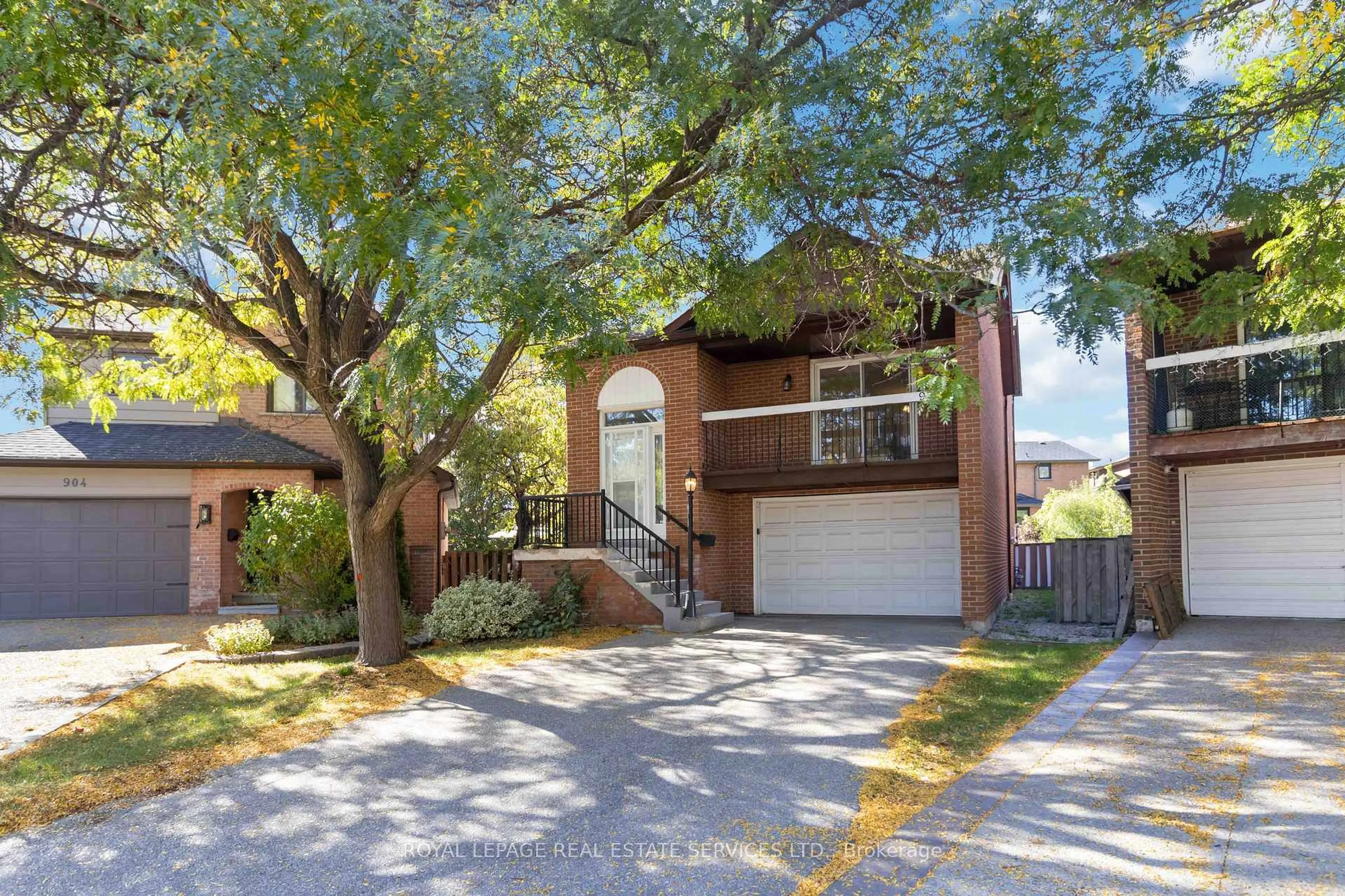 Home with brick exterior material, street for 907 Thistle Down Circ, Mississauga Ontario L5C 3K5