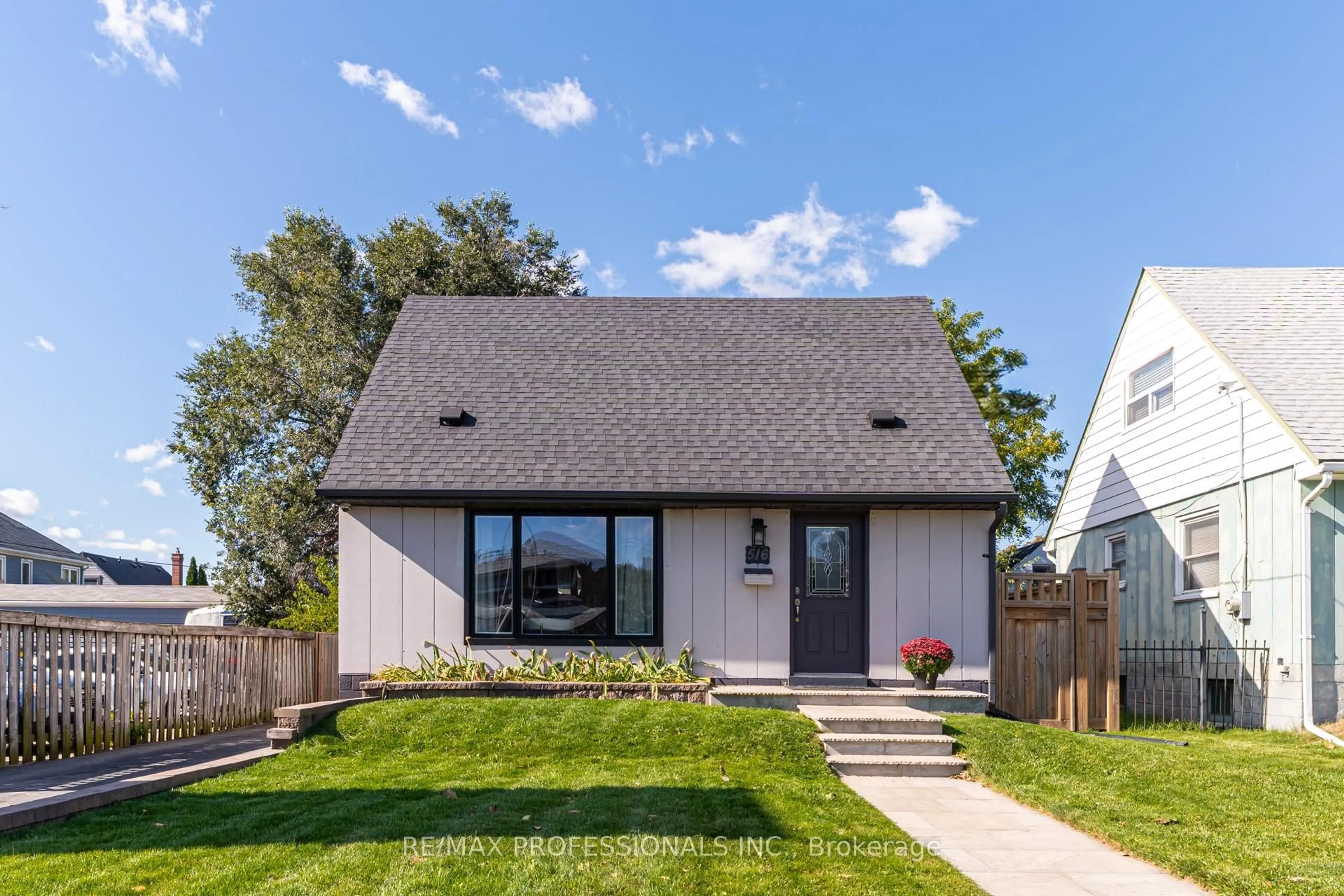 Home with brick exterior material, unknown for 516 Browns Line, Toronto Ontario M8W 3V2