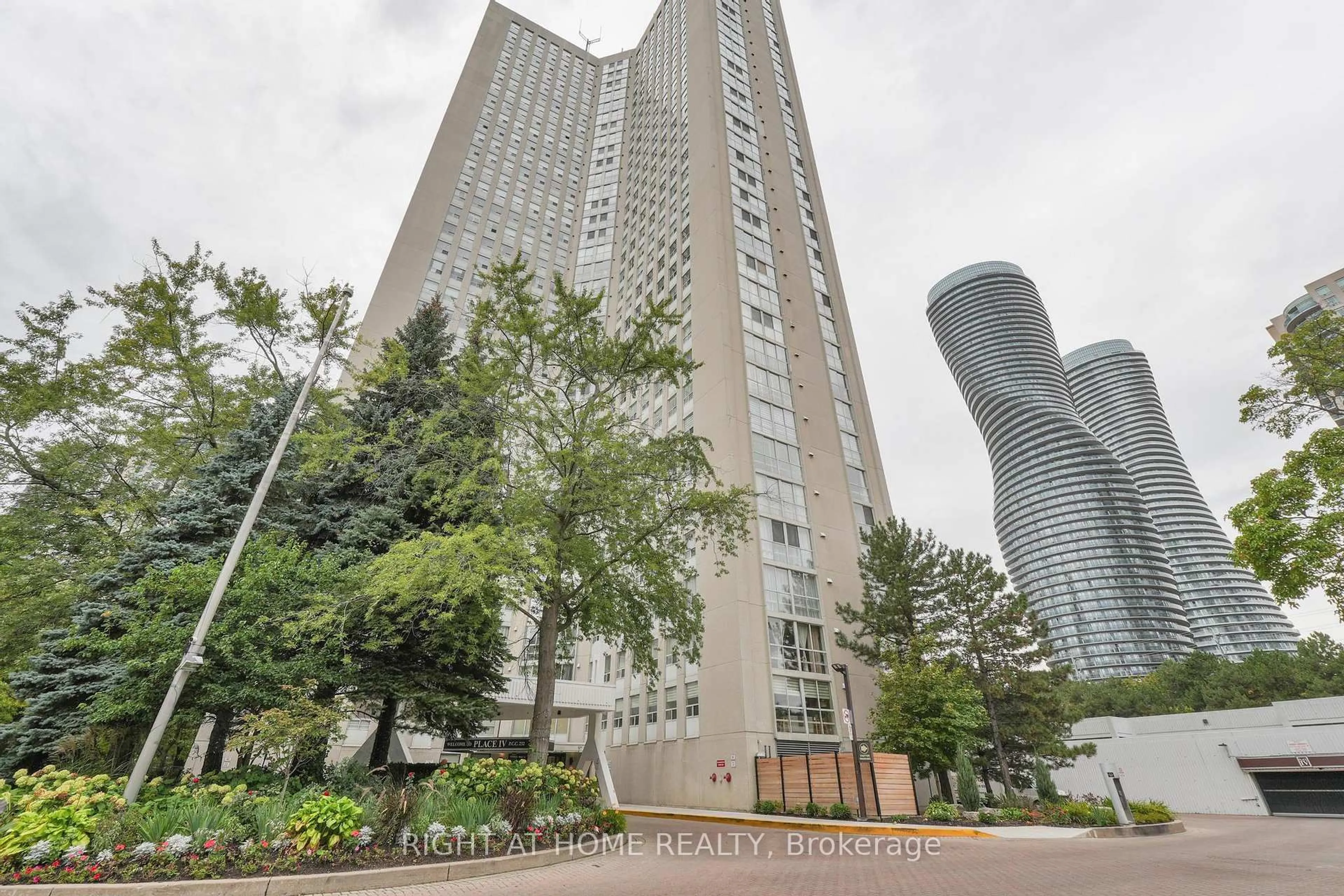 Unknown for 3650 Kaneff Cres #205, Mississauga Ontario L5A 4A1