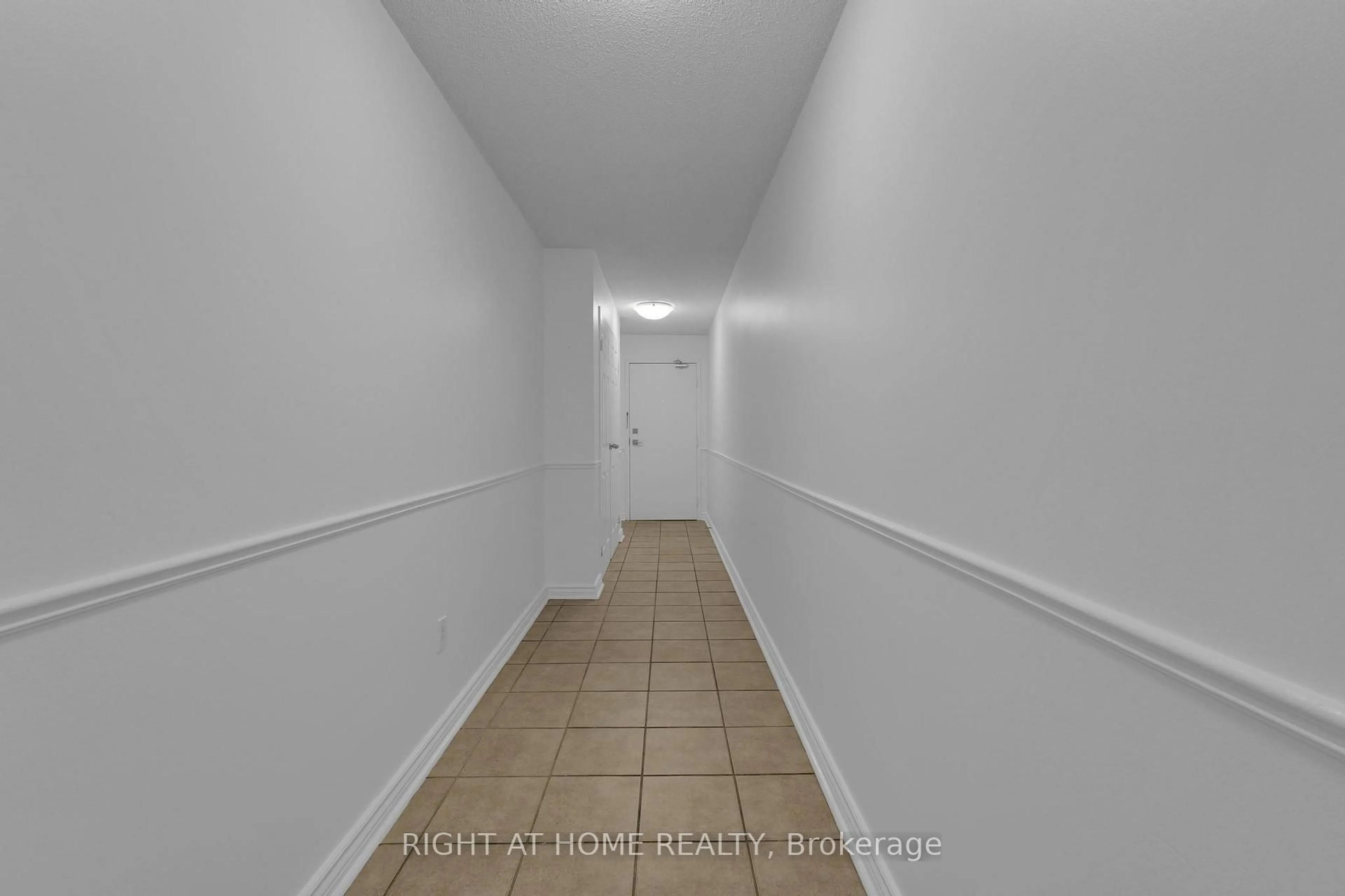 A pic of a room for 3650 Kaneff Cres #205, Mississauga Ontario L5A 4A1