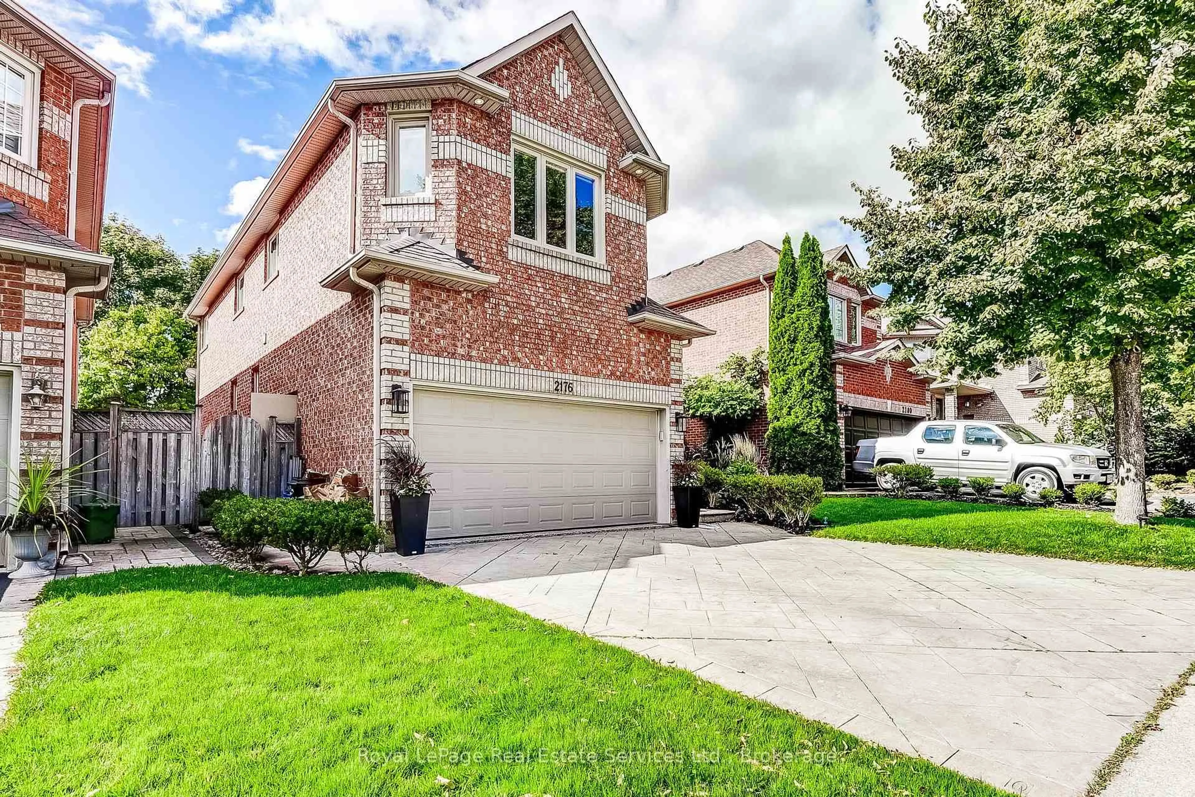 Home with brick exterior material, street for 2176 Havenbrook Rd, Oakville Ontario L6H 3B3