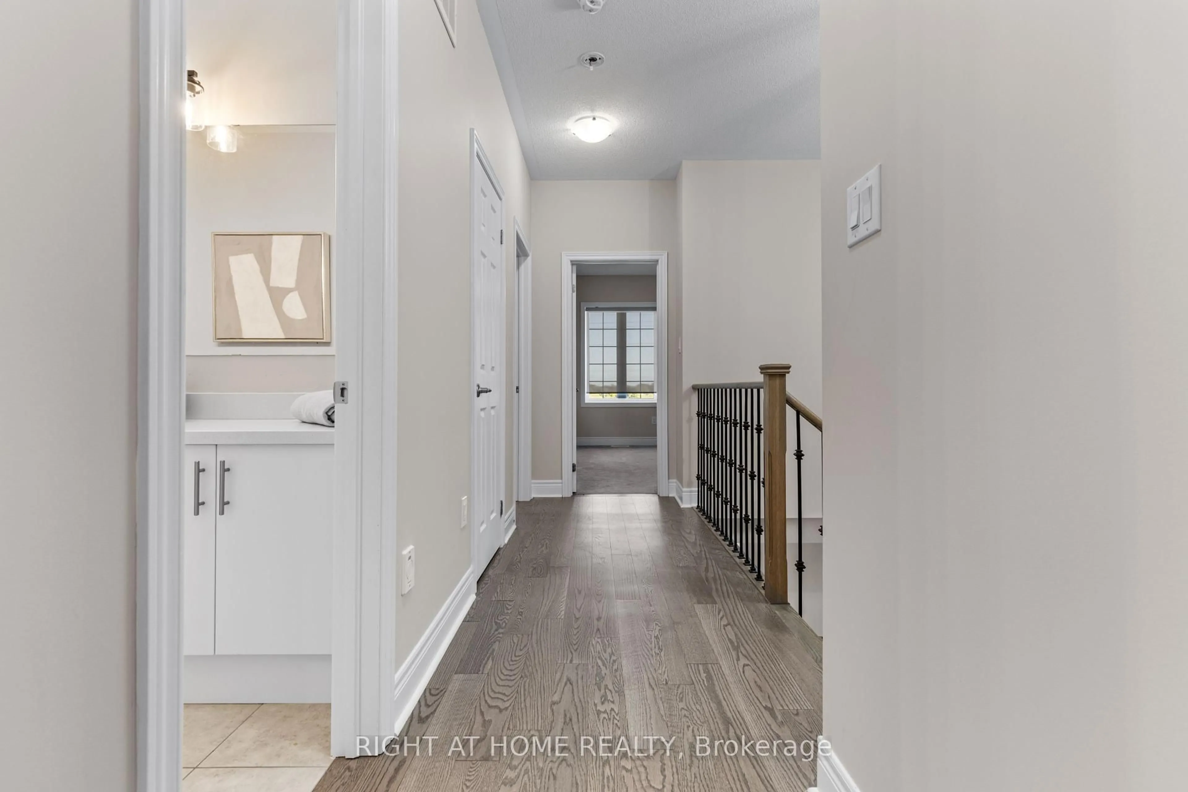 Indoor entryway for 23 Duffel Cres, Halton Hills Ontario L7G 0H7