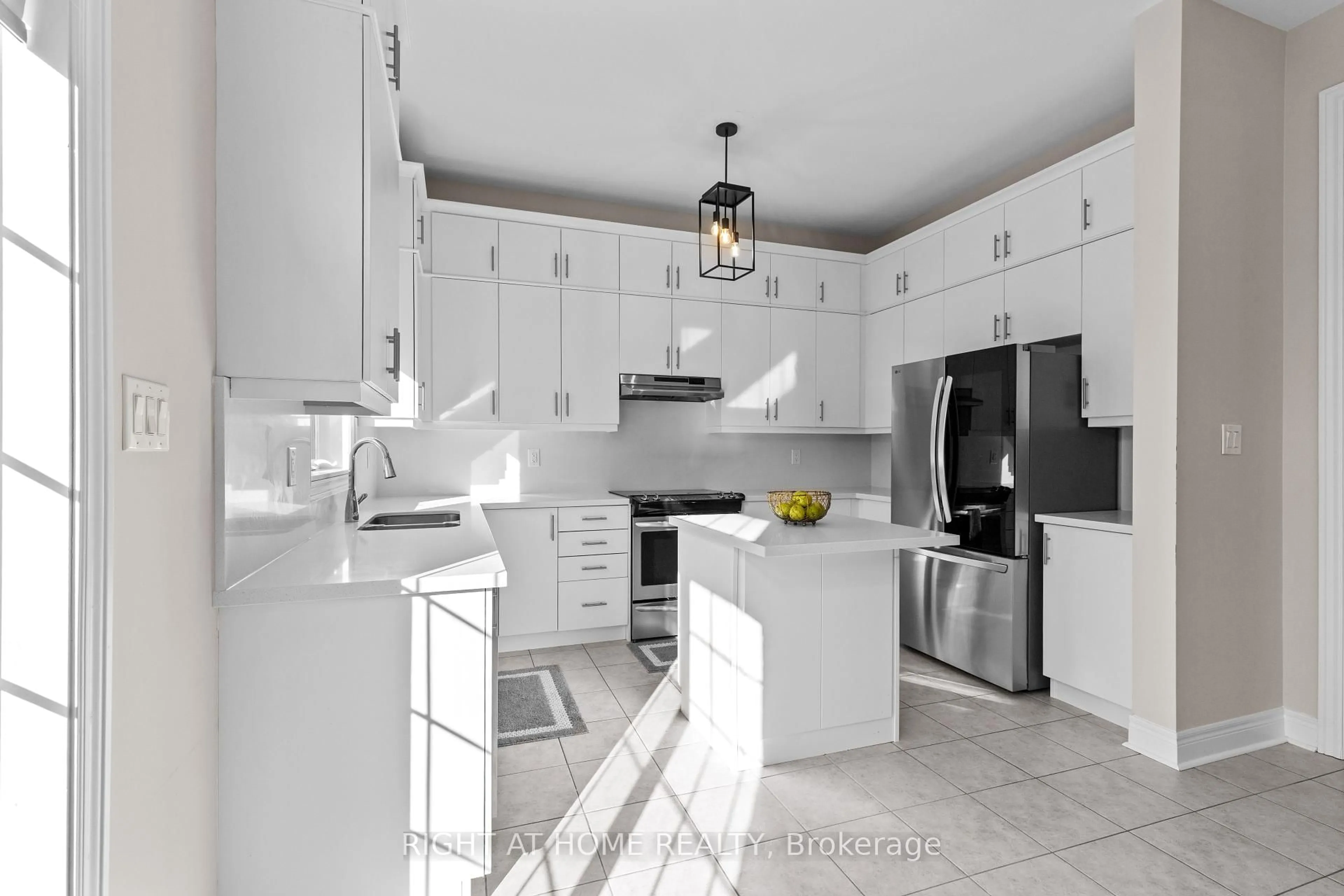 Open concept kitchen, ceramic/tile floor for 23 Duffel Cres, Halton Hills Ontario L7G 0H7