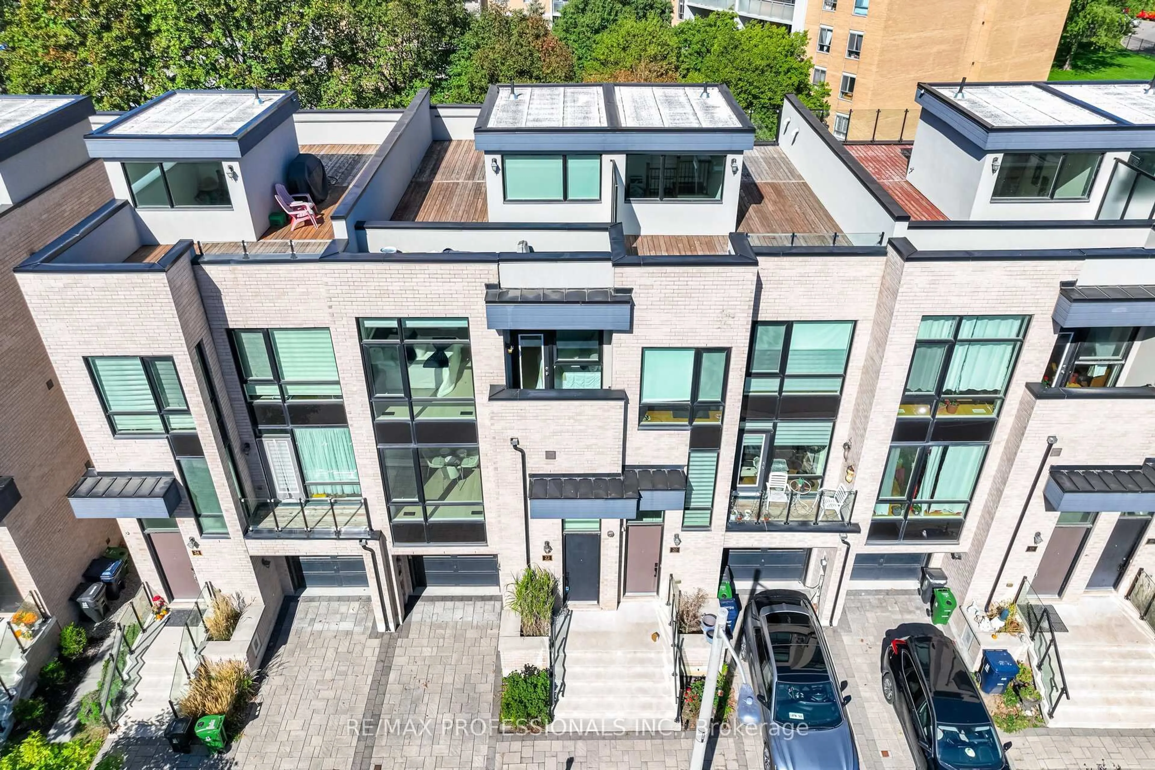 A pic from outside/outdoor area/front of a property/back of a property/a pic from drone, street for 22 Pony Farm Dr, Toronto Ontario M9R 0B3