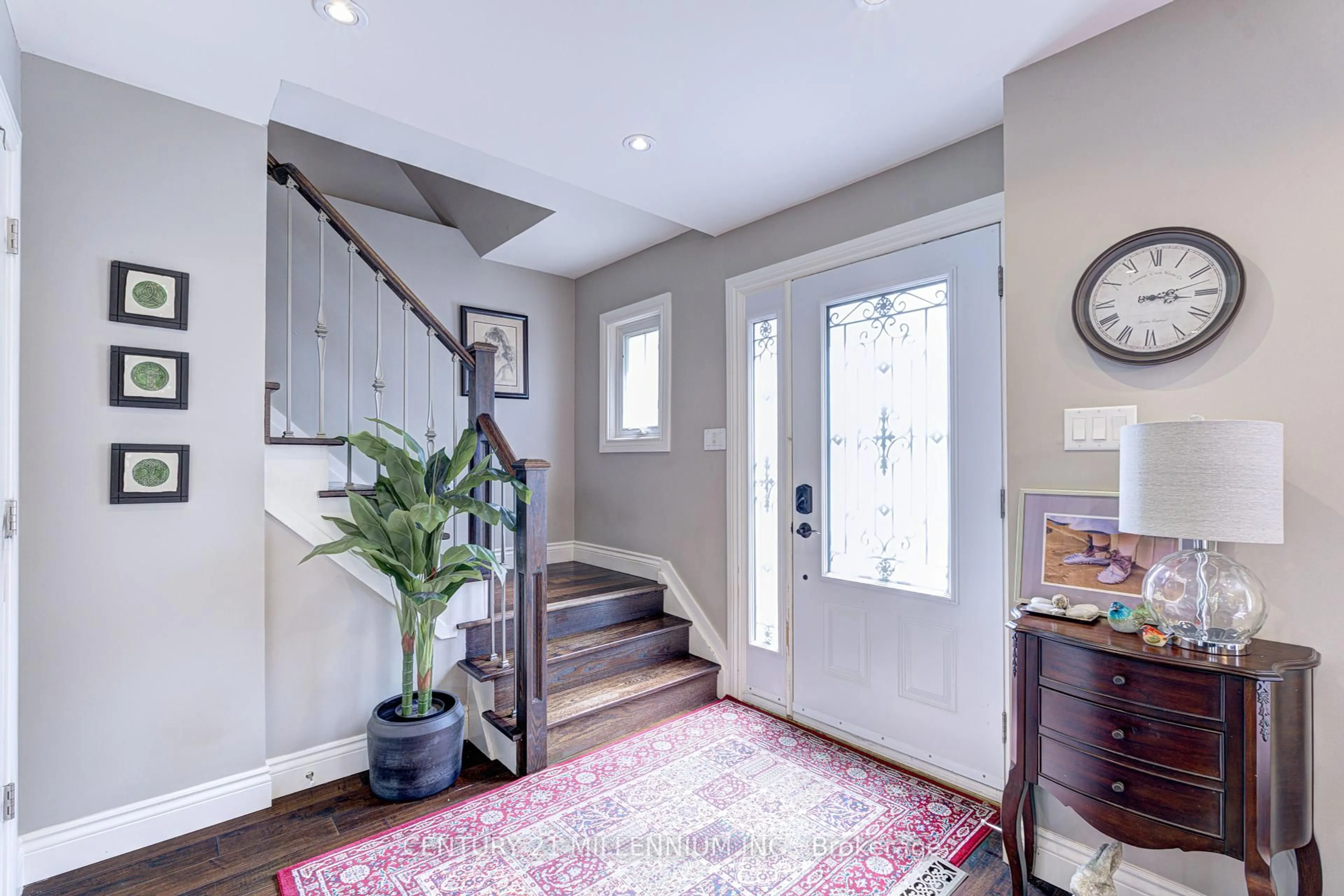 Indoor entryway for 17 Evesham Cres, Brampton Ontario L6T 3R9