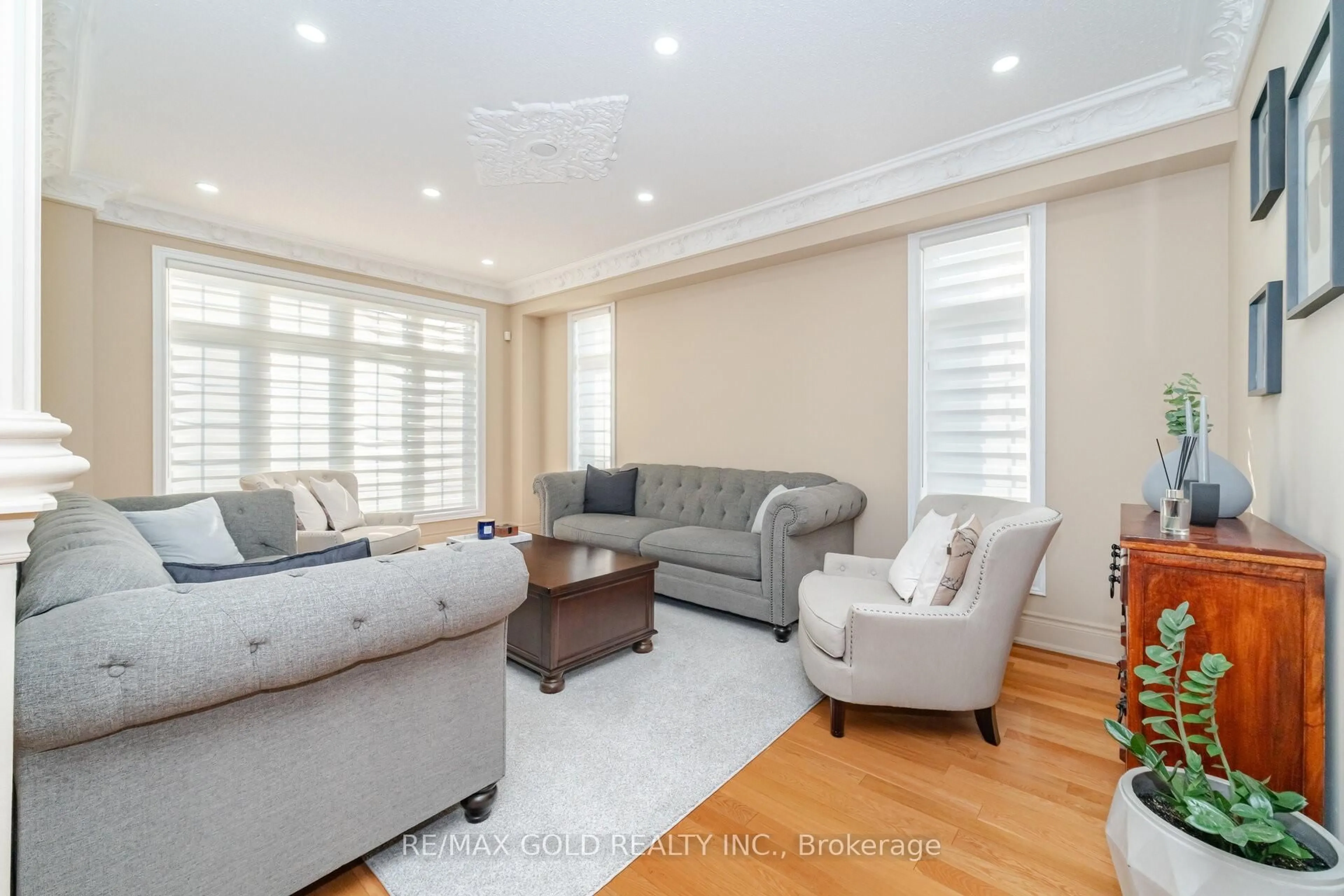Living room with furniture, unknown for 41 Leparc Rd, Brampton Ontario L6P 2W8