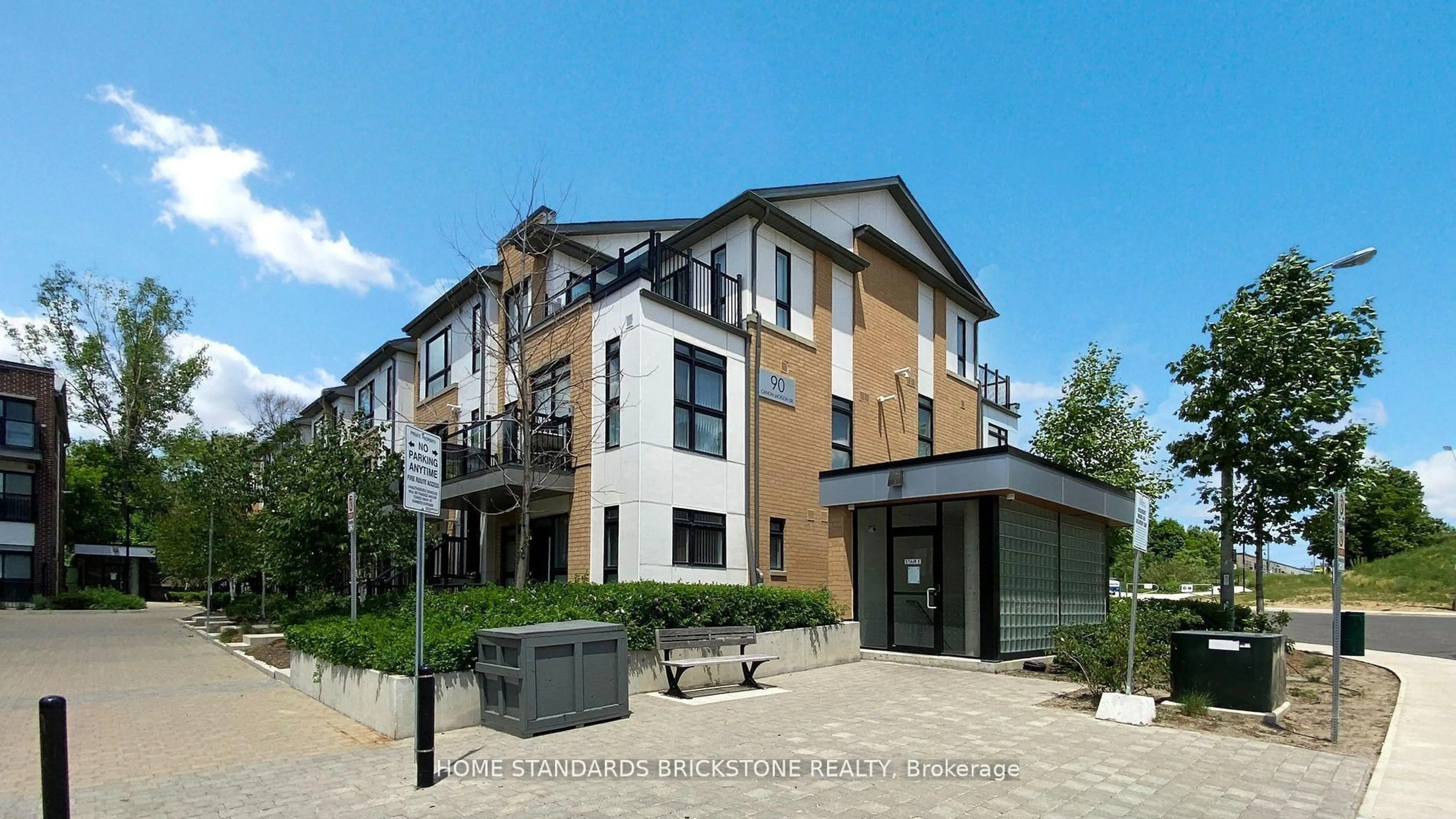 Unknown for 90 canon jackson Dr #H212, Toronto Ontario M6M 0C1