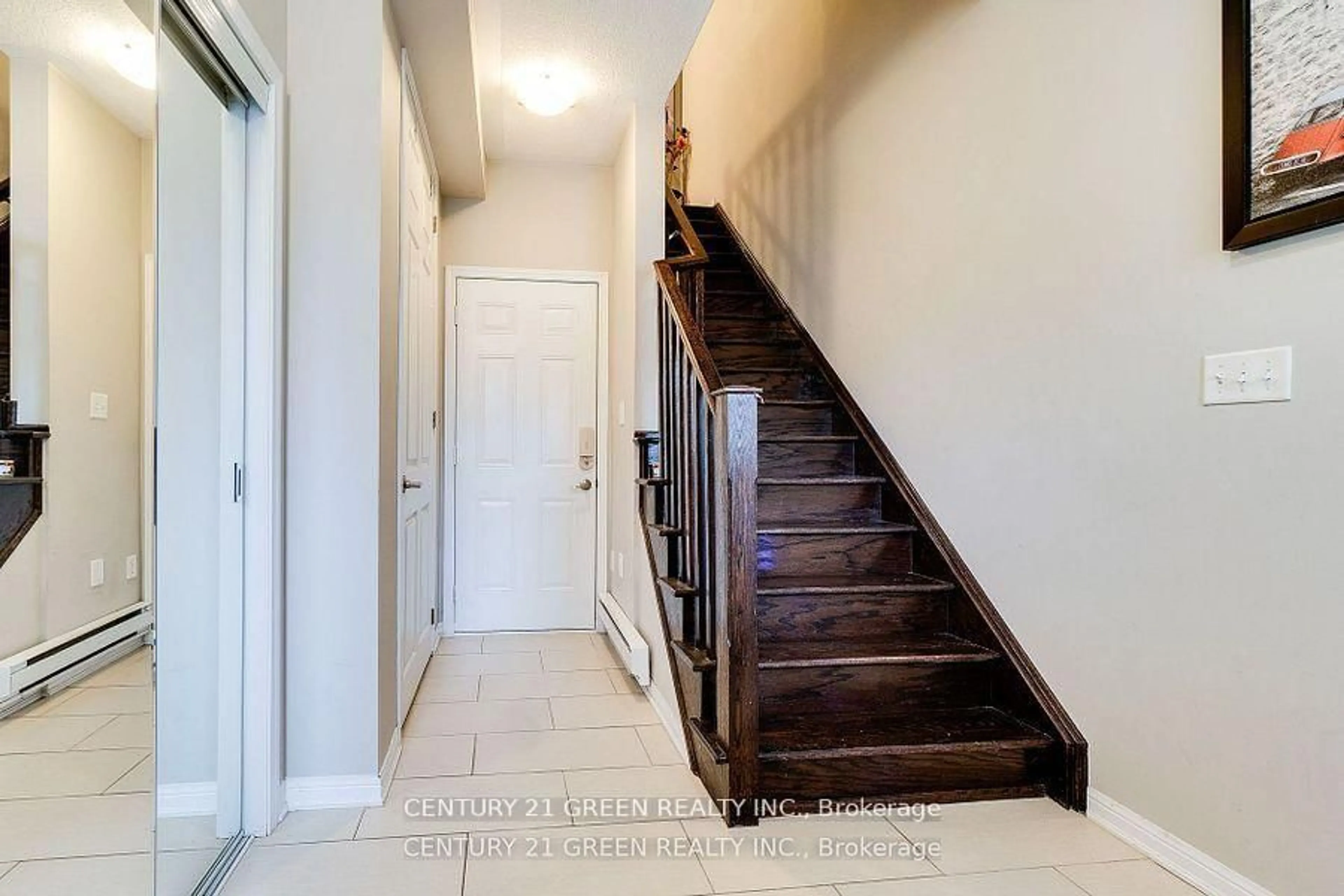 Indoor entryway for 2614 Dashwood Dr #24, Oakville Ontario L6M 4C2