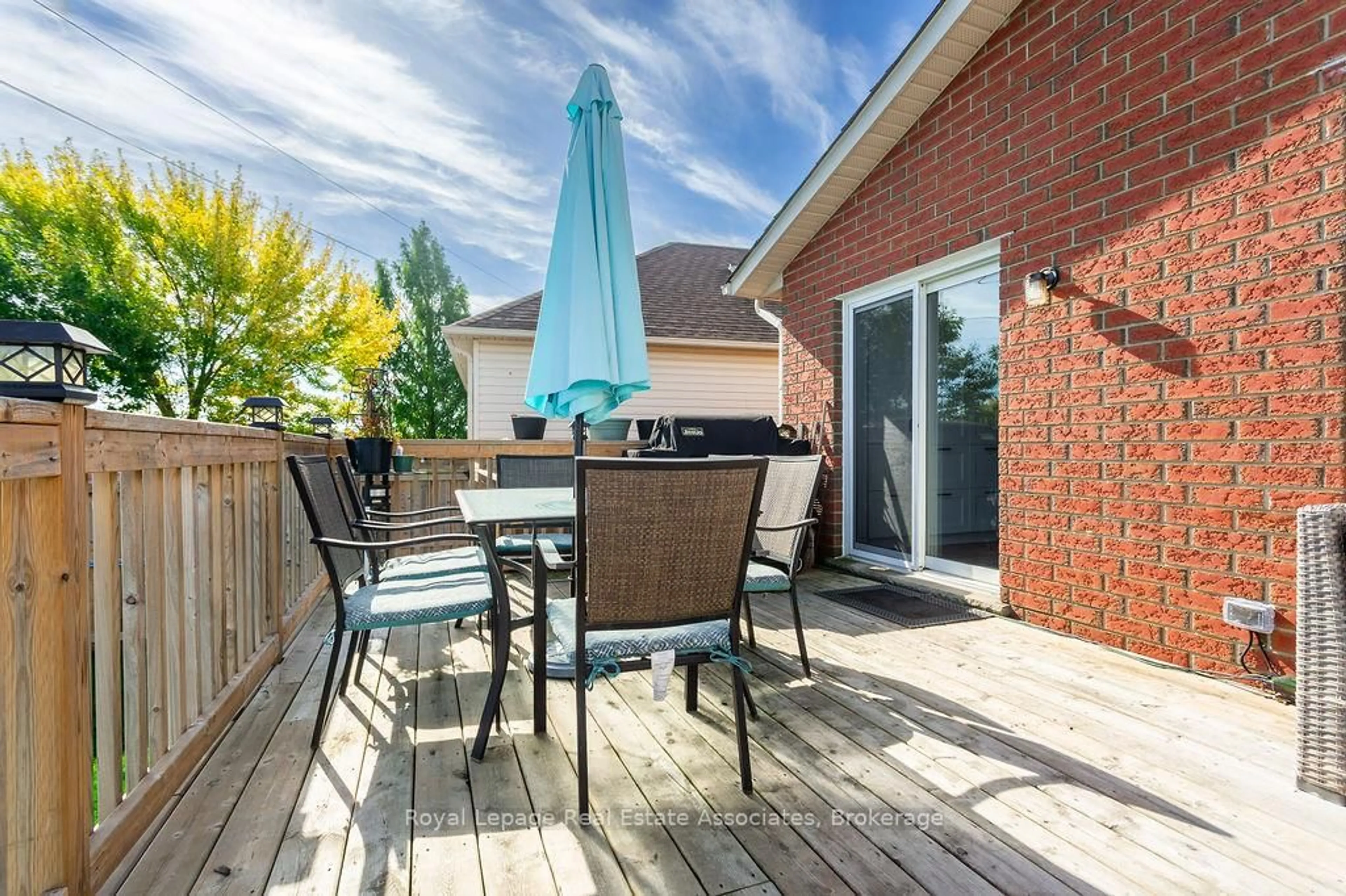 Patio, street for 2913 Darien Rd, Burlington Ontario L7M 4K2