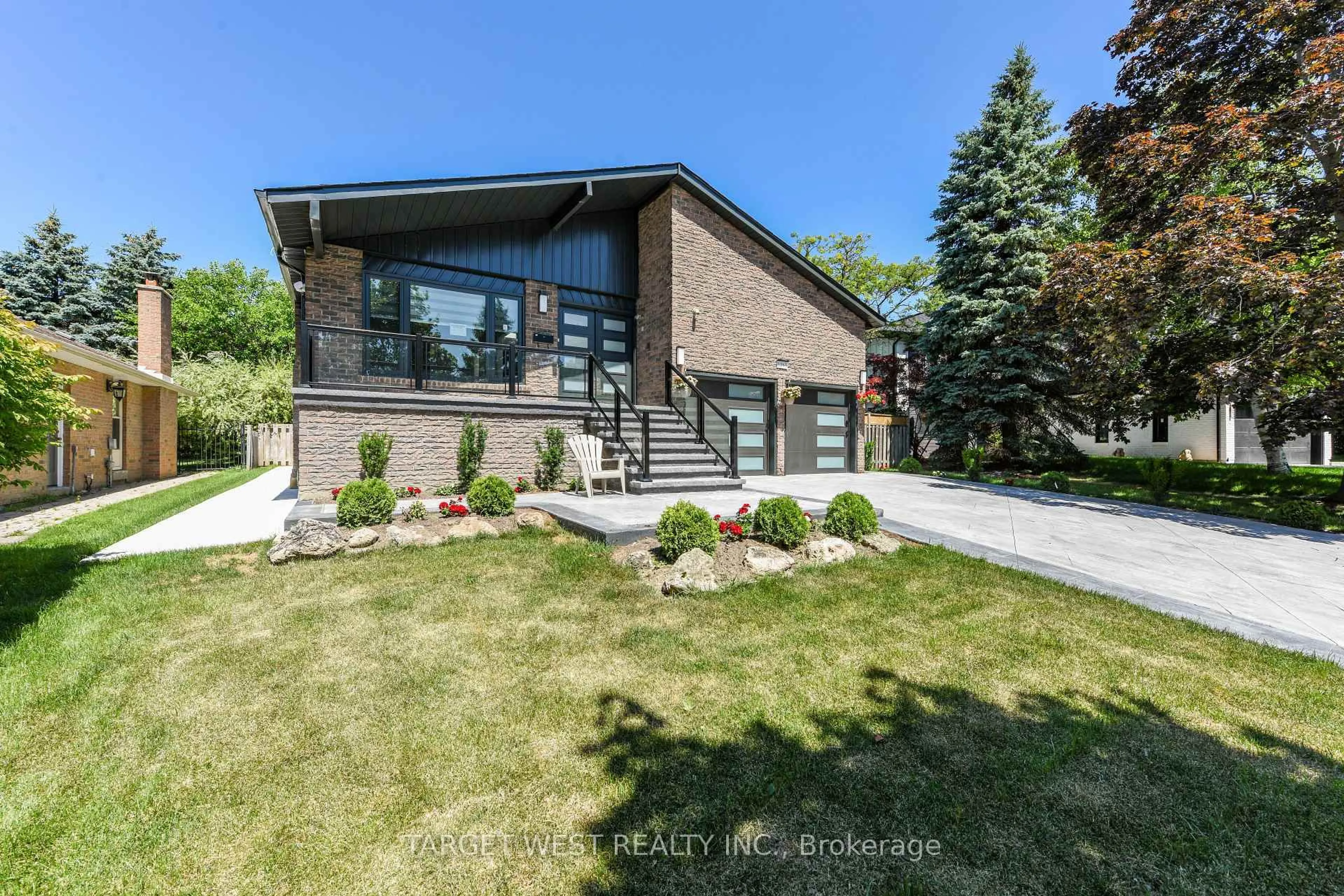 Home with brick exterior material, street for 1263 Crestdale Rd, Mississauga Ontario L5H 1X8