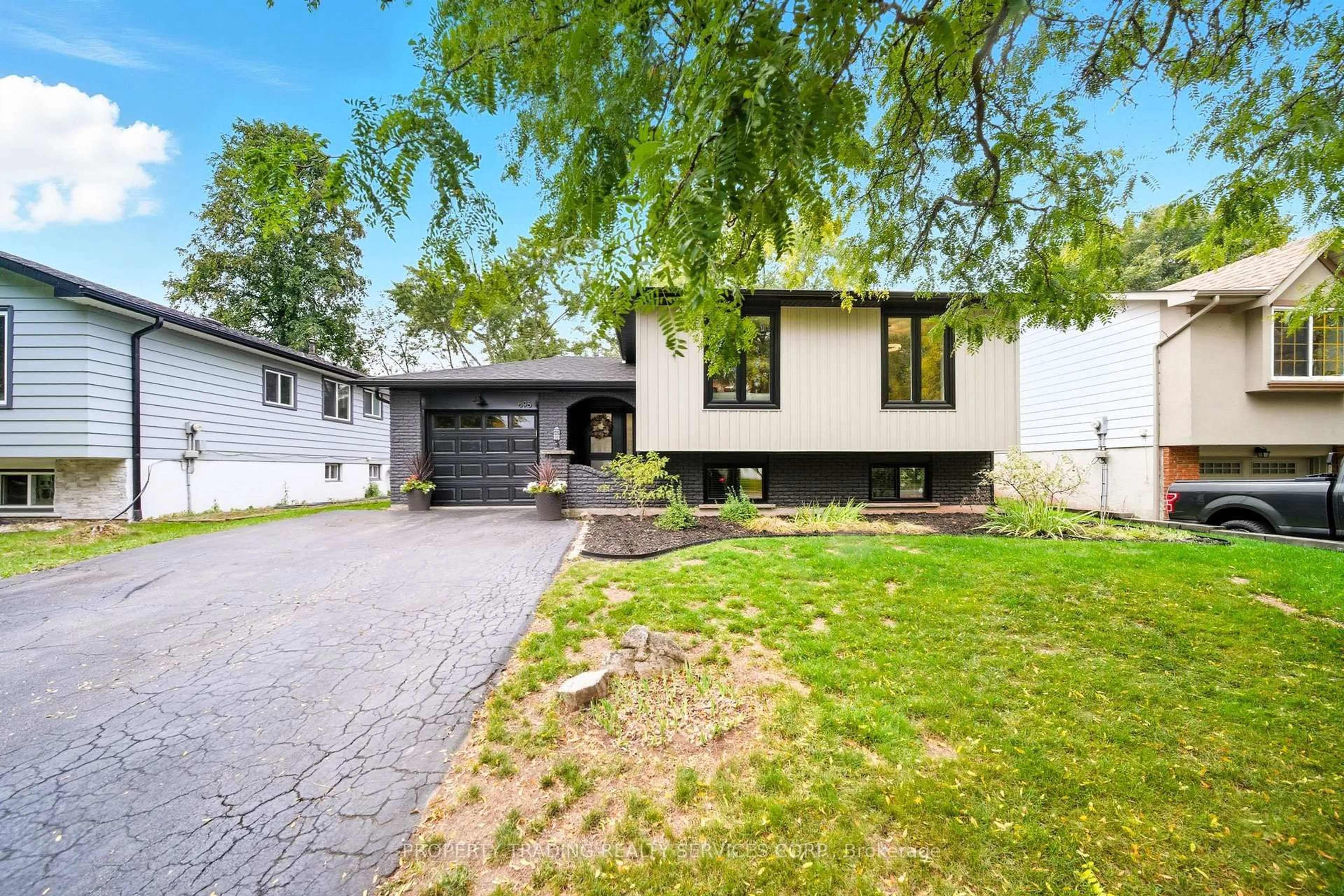 Home with vinyl exterior material, street for 696 Francis Rd, Burlington Ontario L7T 3X7
