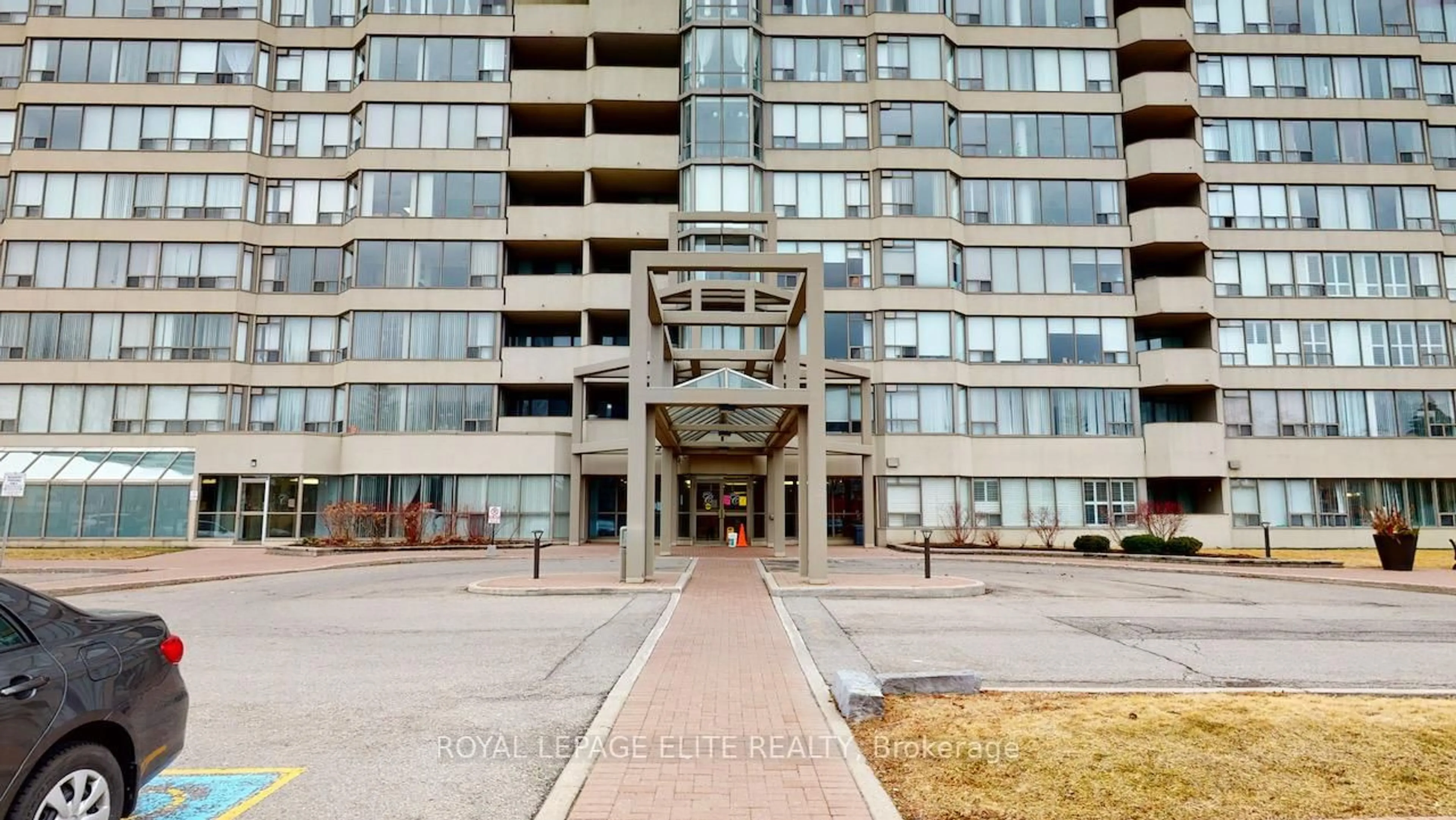 Indoor foyer for 700 CONSTELLATION Dr #202, Mississauga Ontario L5R 3G8