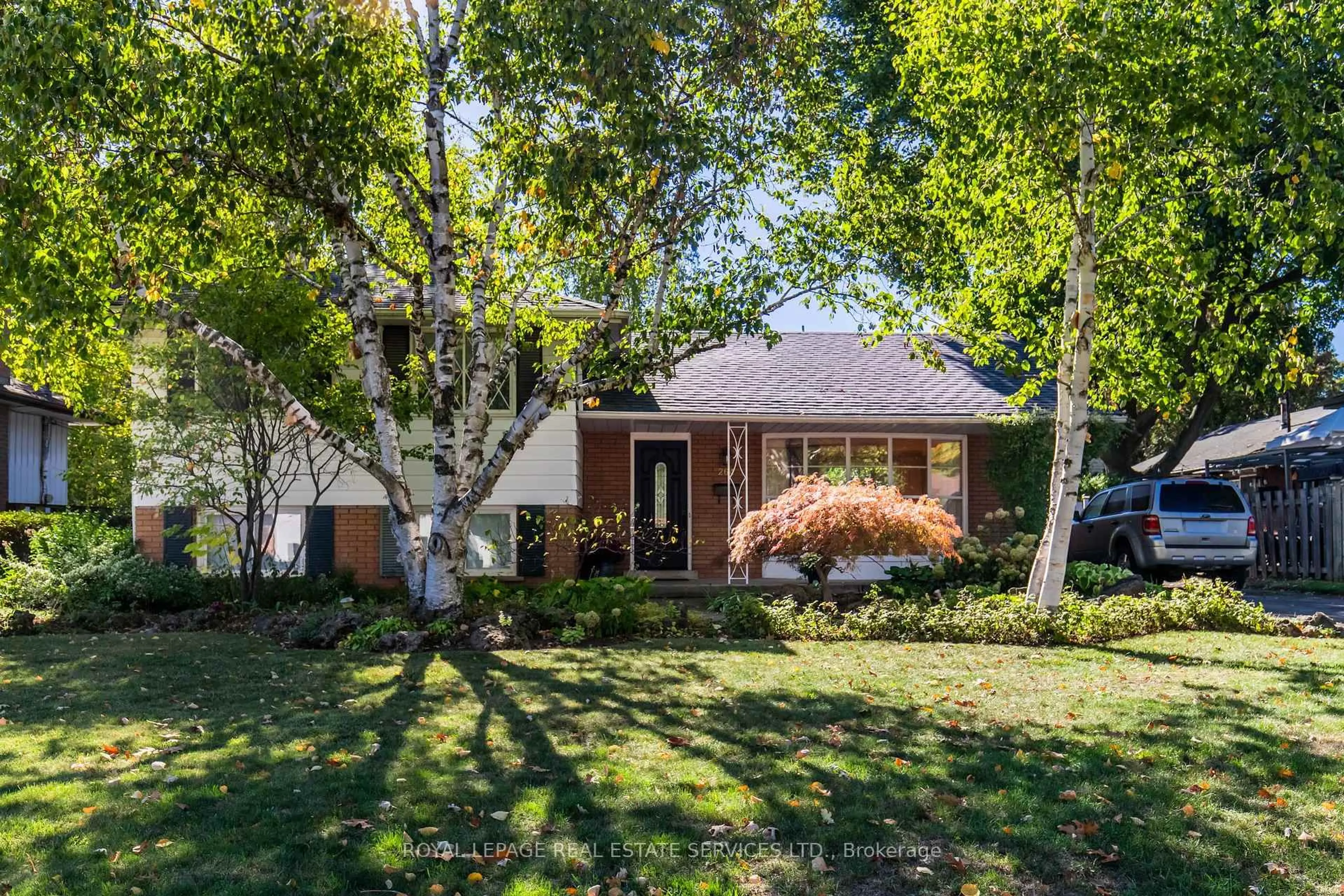 Home with brick exterior material, street for 264 Tottenham Rd, Burlington Ontario L7L 4G7