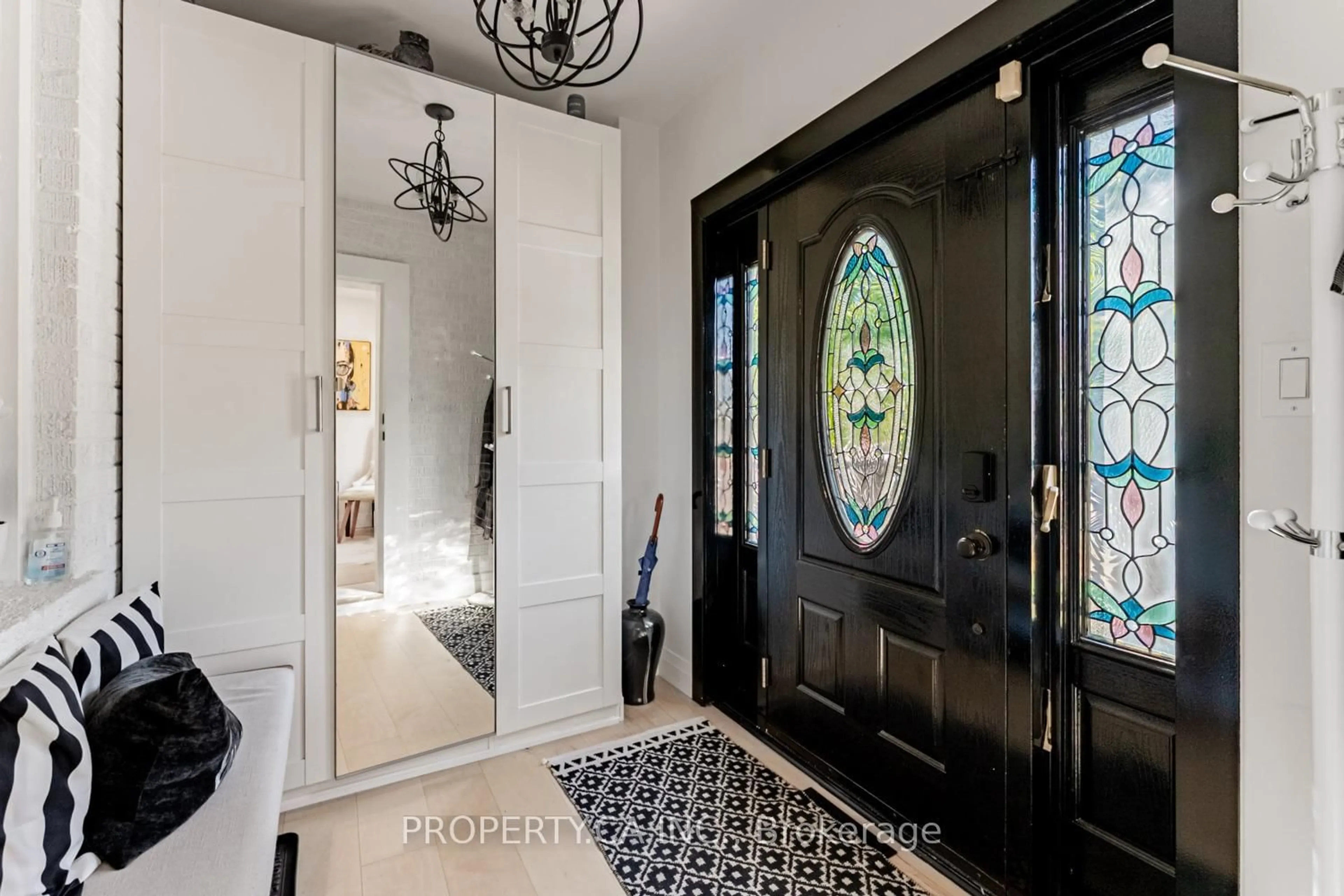 Indoor entryway for 87 Fourth St, Toronto Ontario M8V 2Y4
