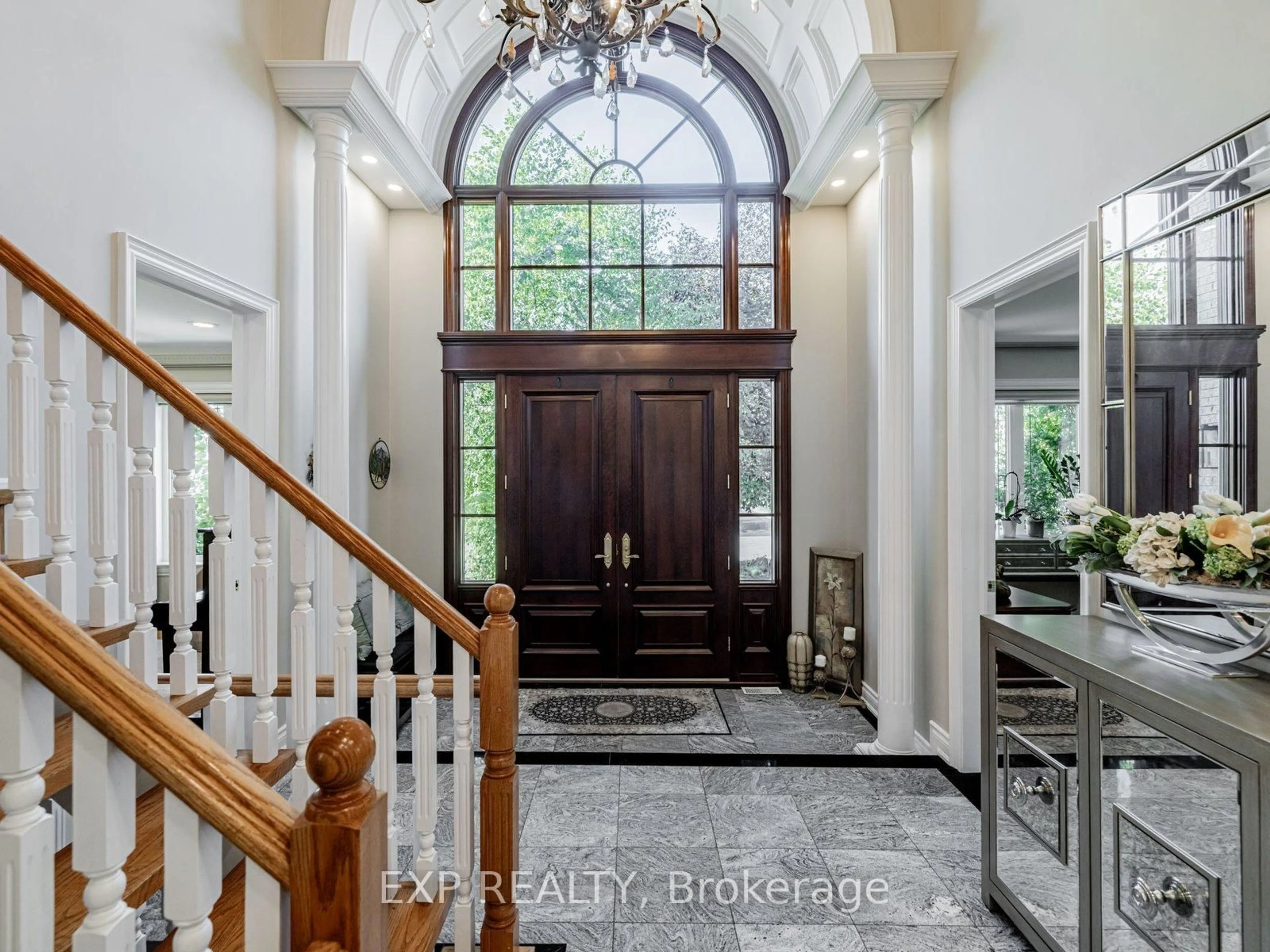 Indoor entryway for 13 Bourdon Ave, Toronto Ontario M6L 2Y7
