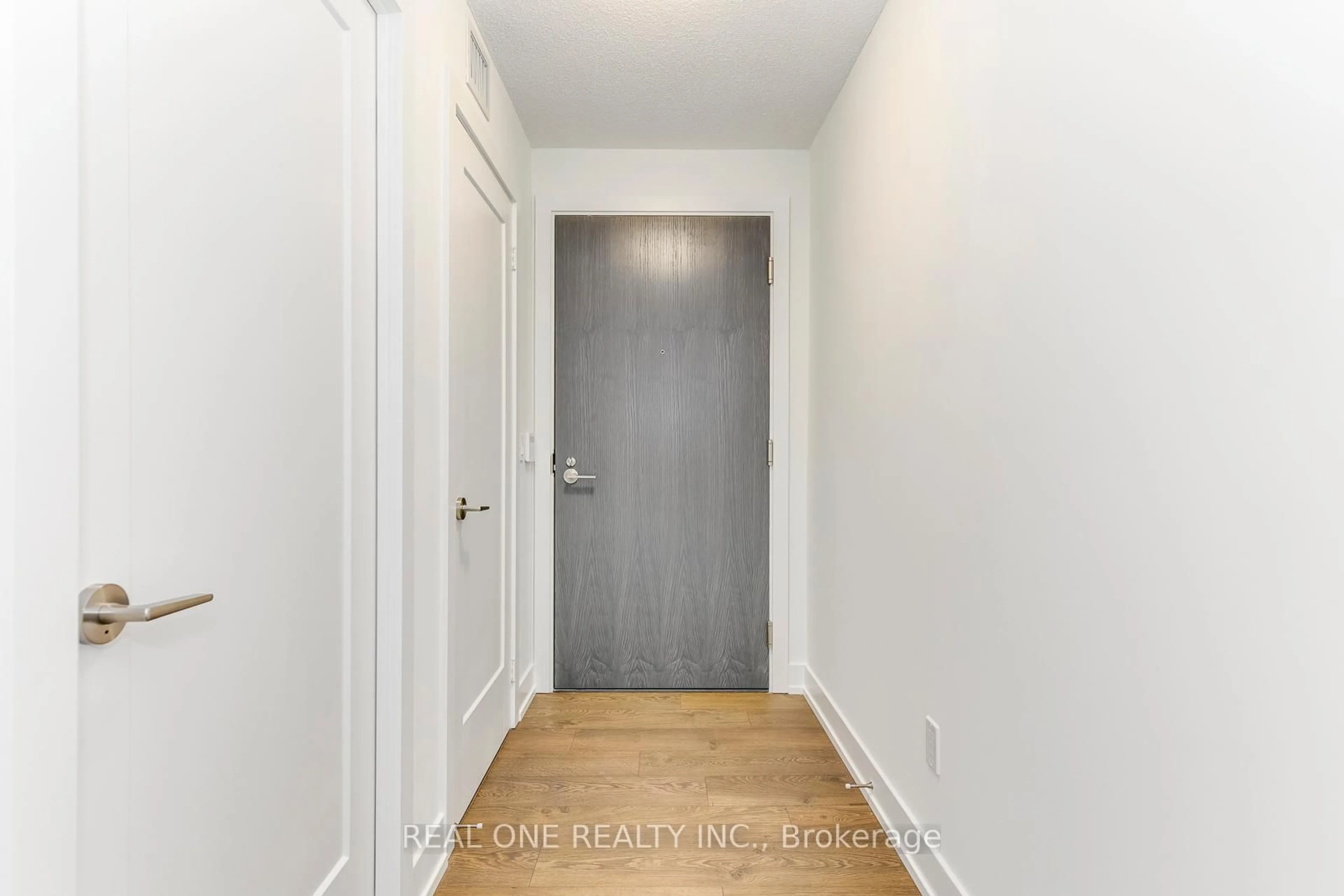 Indoor entryway for 9 Mabelle Ave #616, Toronto Ontario M9A 0E1