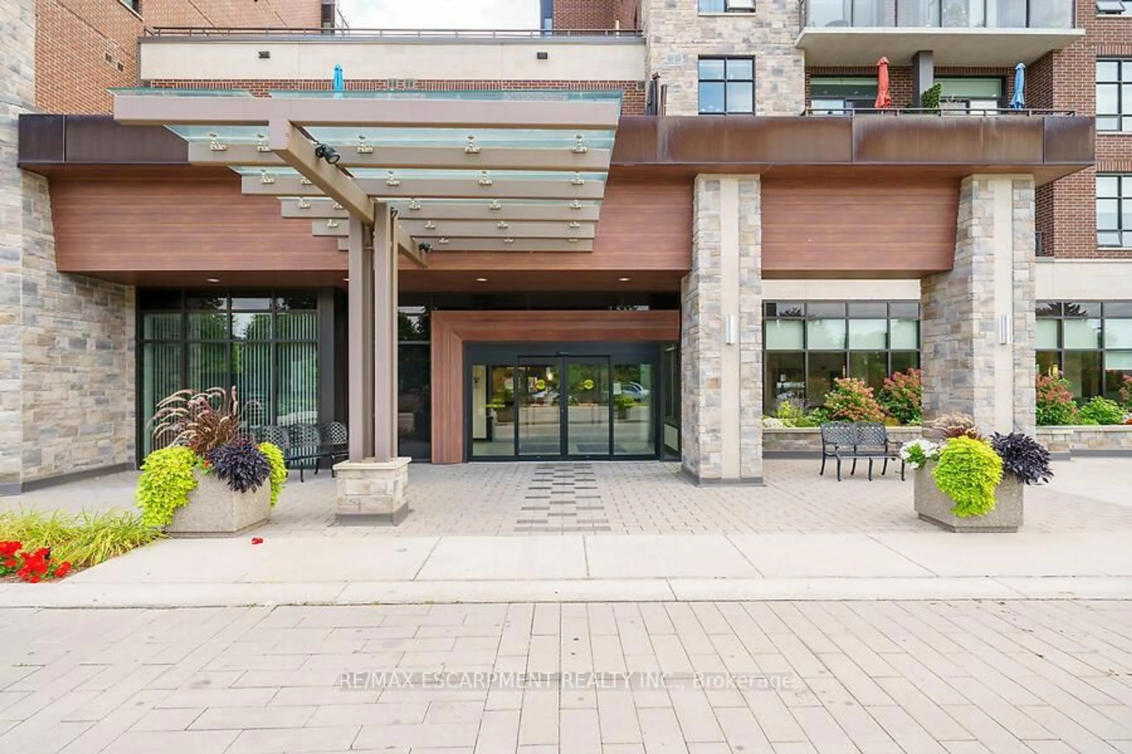 Unknown for 3290 New St #418, Burlington Ontario L7N 1M8