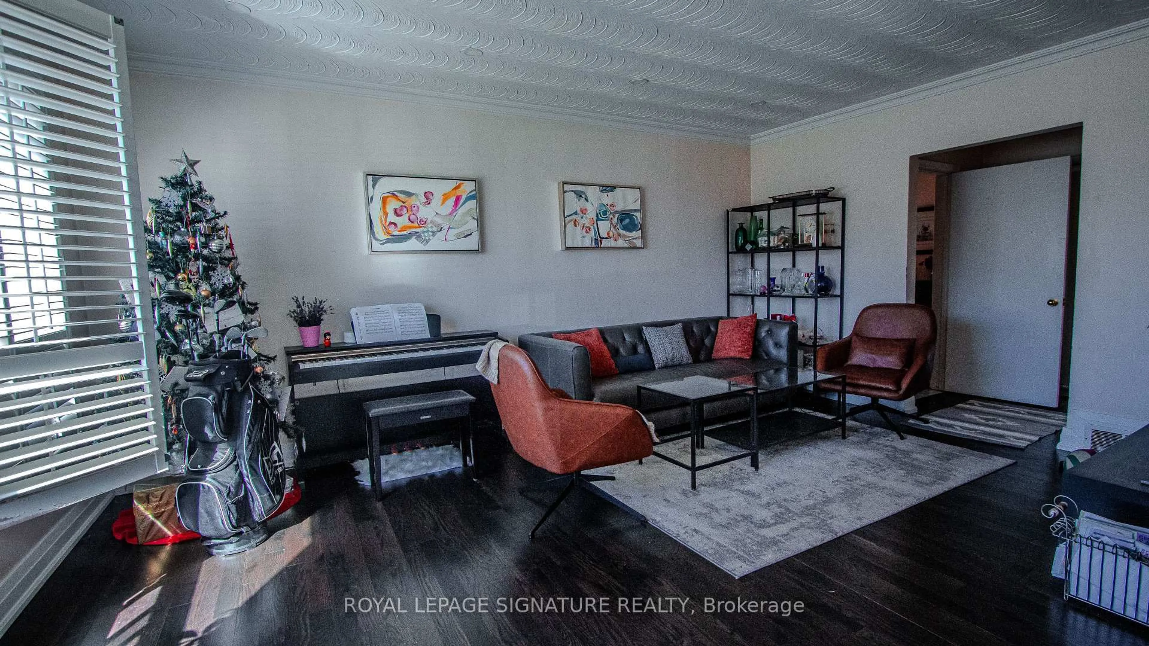 Living room with furniture, wood/laminate floor for 11 Blaydon Ave, Toronto Ontario M3M 2C9