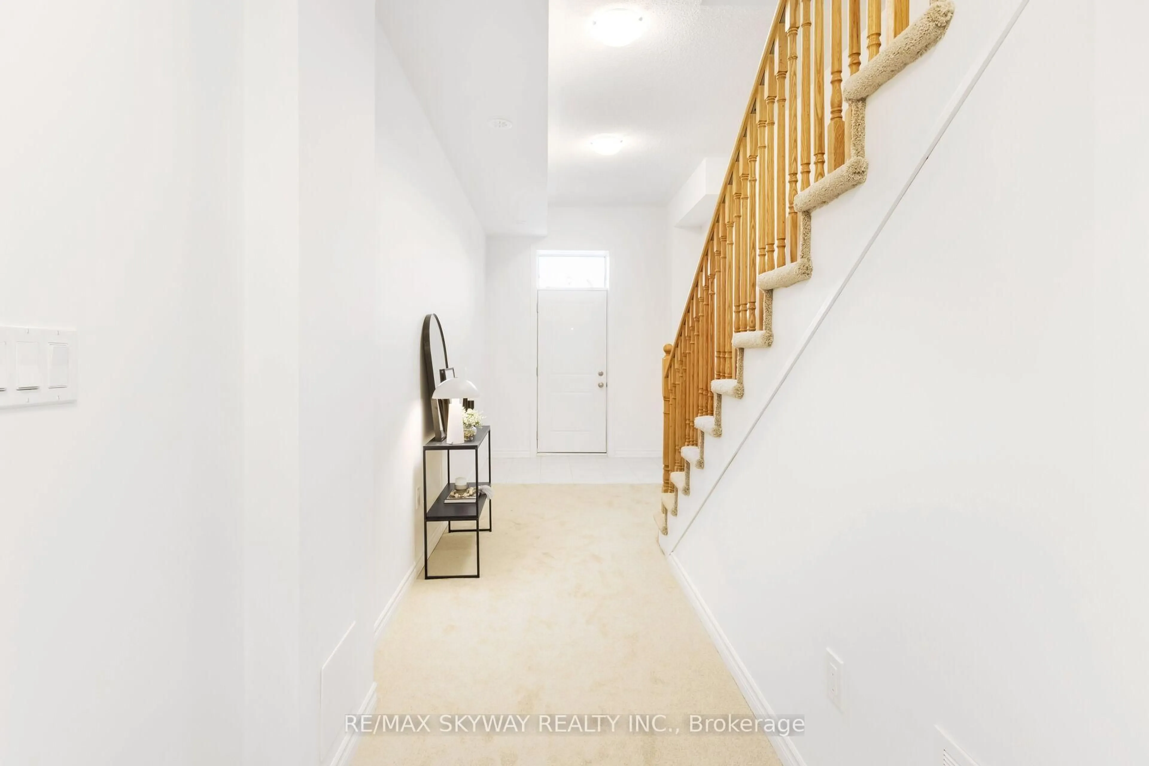 Indoor foyer for 26 Springdale Ave, Caledon Ontario L7C 4L4