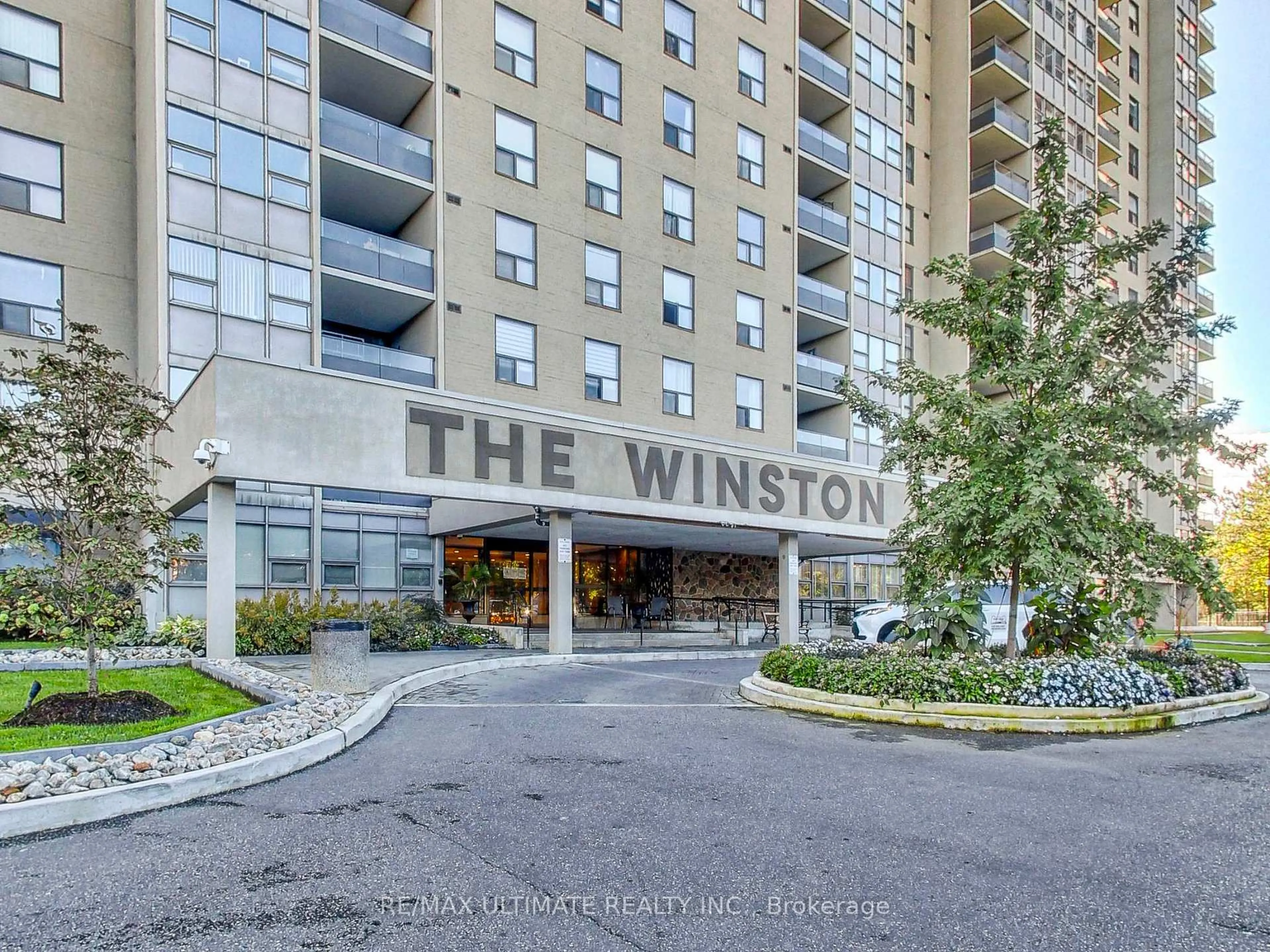 Indoor foyer for 75 Emmett Ave #406, Toronto Ontario M6M 5A7