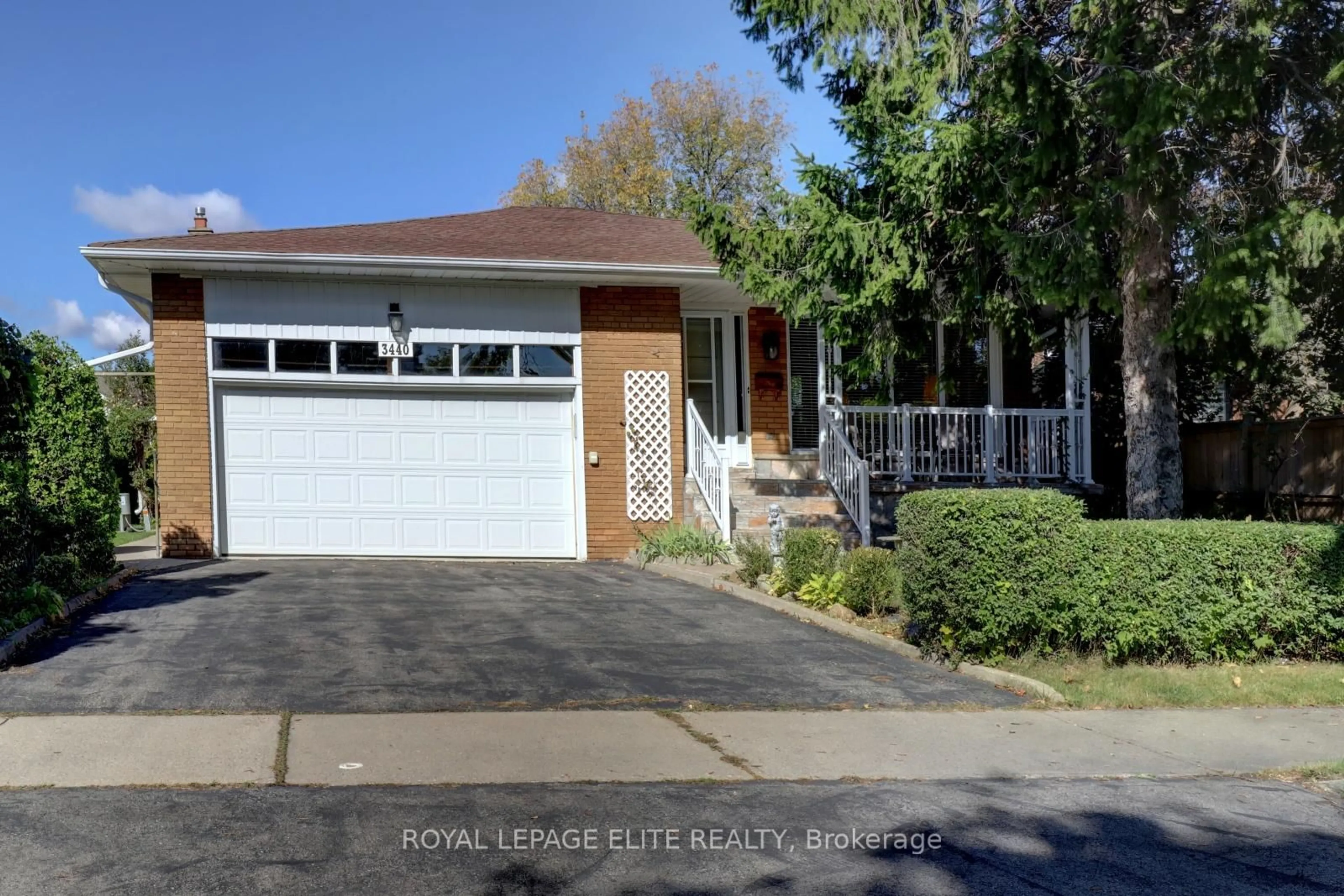 Home with vinyl exterior material, street for 3440 Riverspray Cres, Mississauga Ontario L4Y 3M7