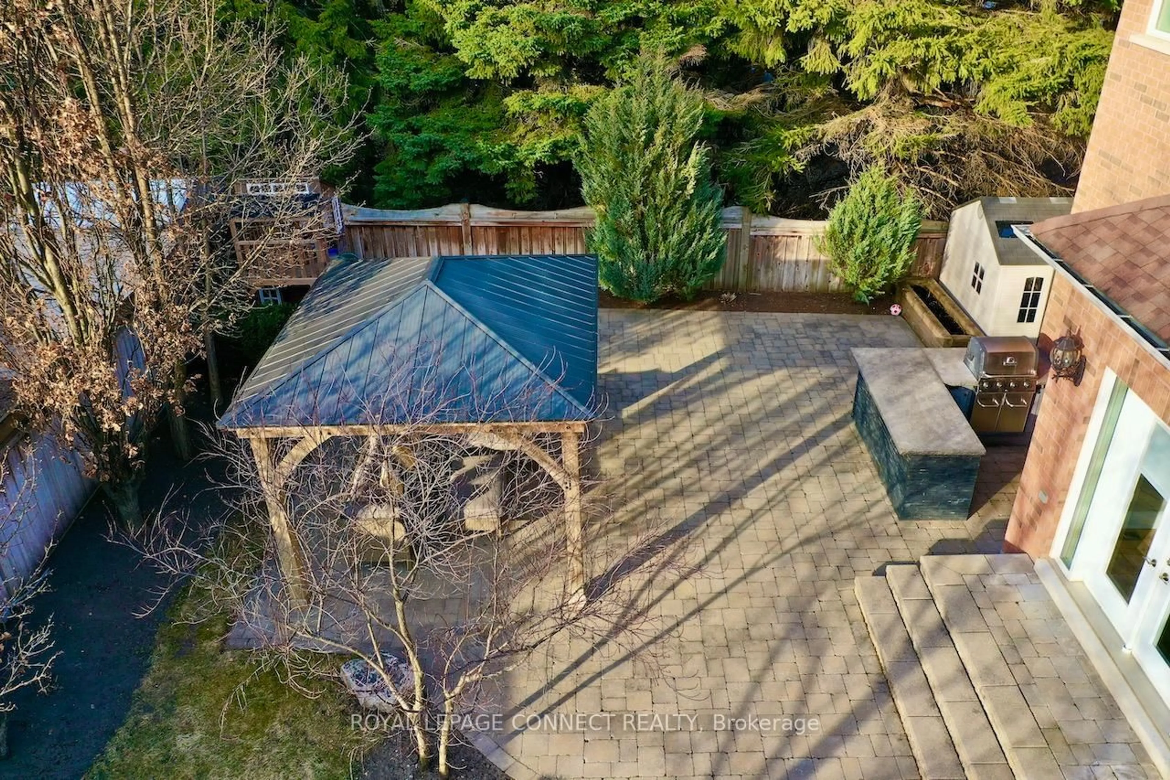 A pic from outside/outdoor area/front of a property/back of a property/a pic from drone, unknown for 26 Antrim Crt, Caledon Ontario L7C 1R1