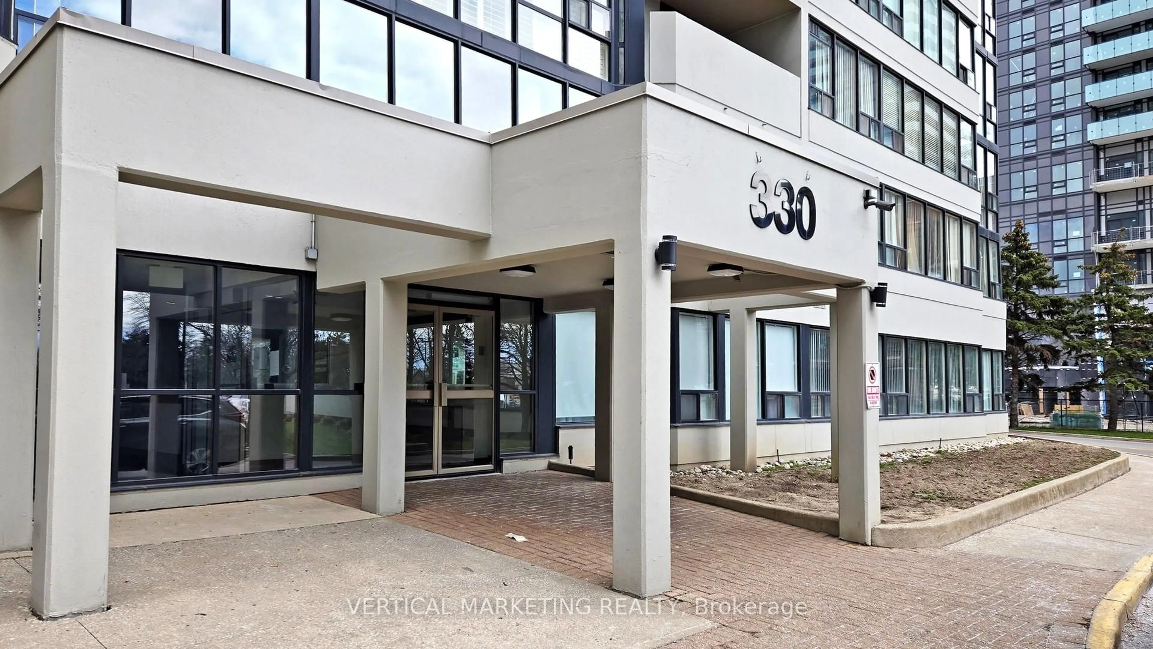Indoor foyer for 330 Rathburn Rd #506, Mississauga Ontario L5B 3Y1