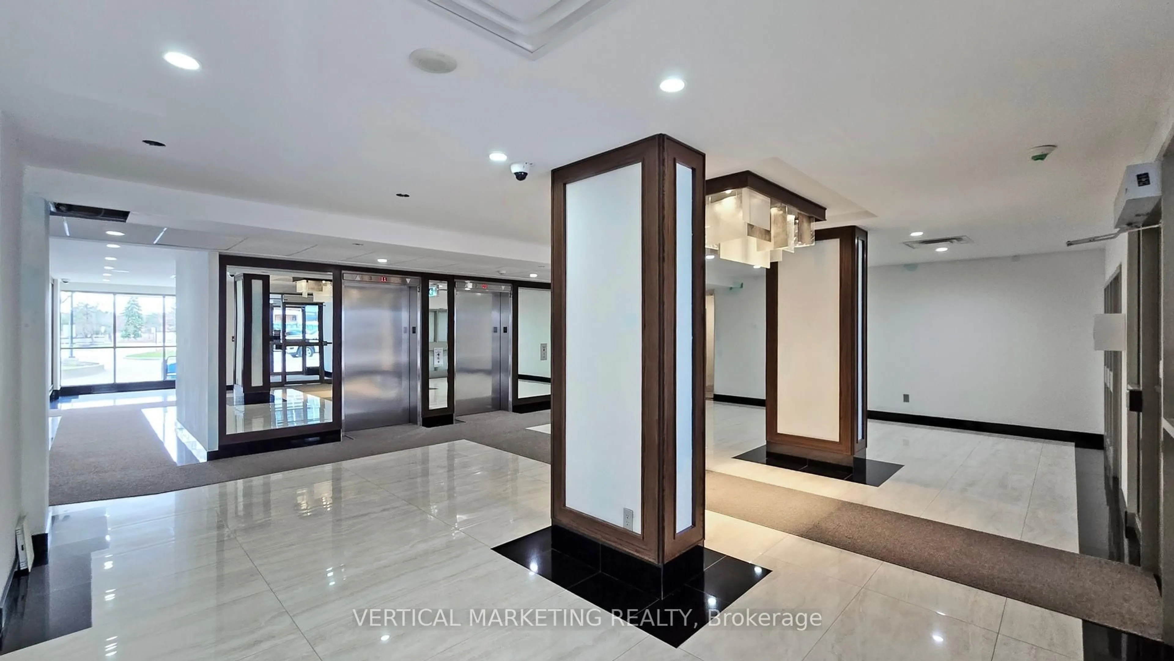 Indoor foyer for 330 Rathburn Rd #506, Mississauga Ontario L5B 3Y1