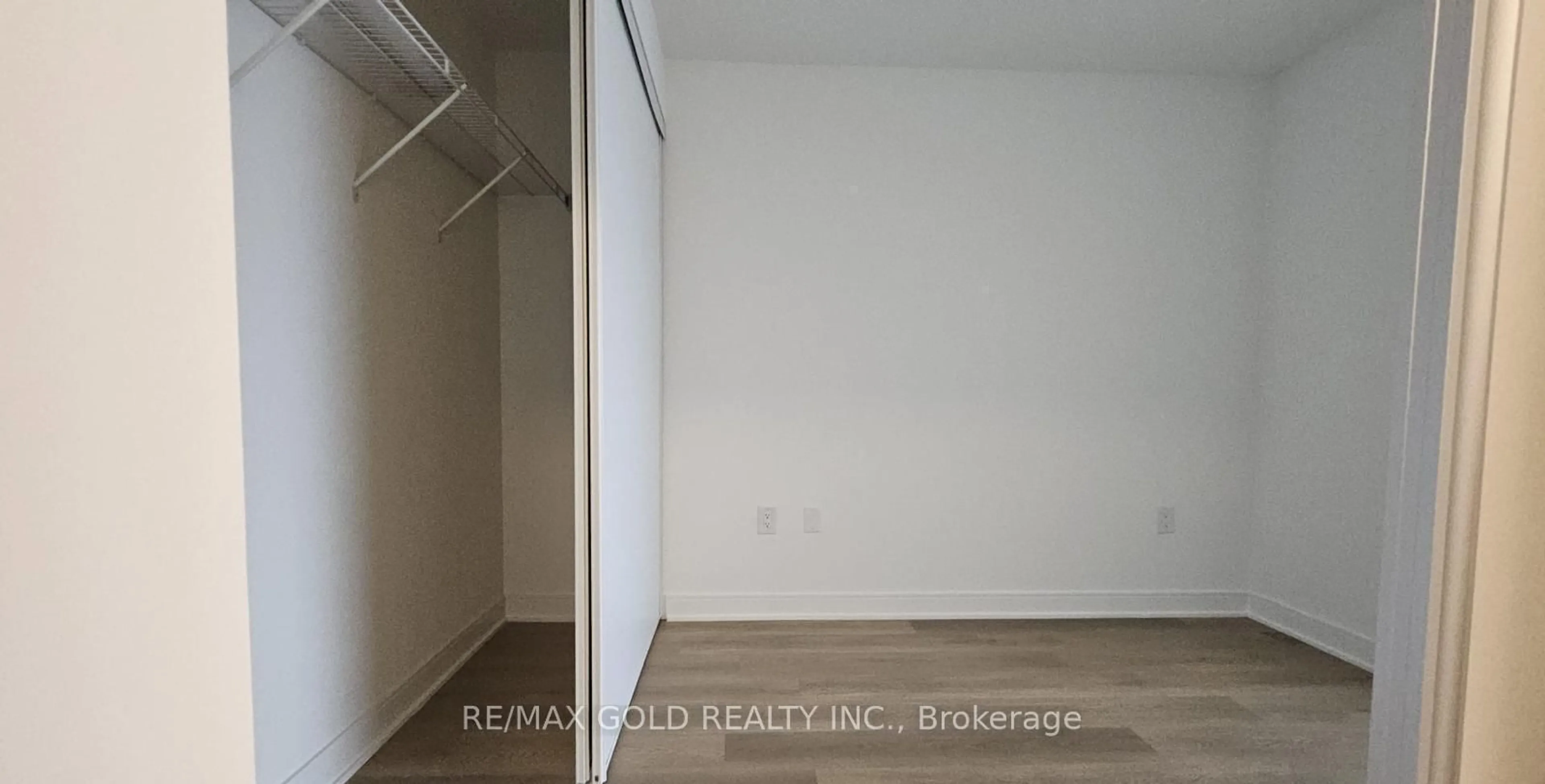 Storage room or clothes room or walk-in closet for 86 Dundas St #1319, Mississauga Ontario L5A 0B1