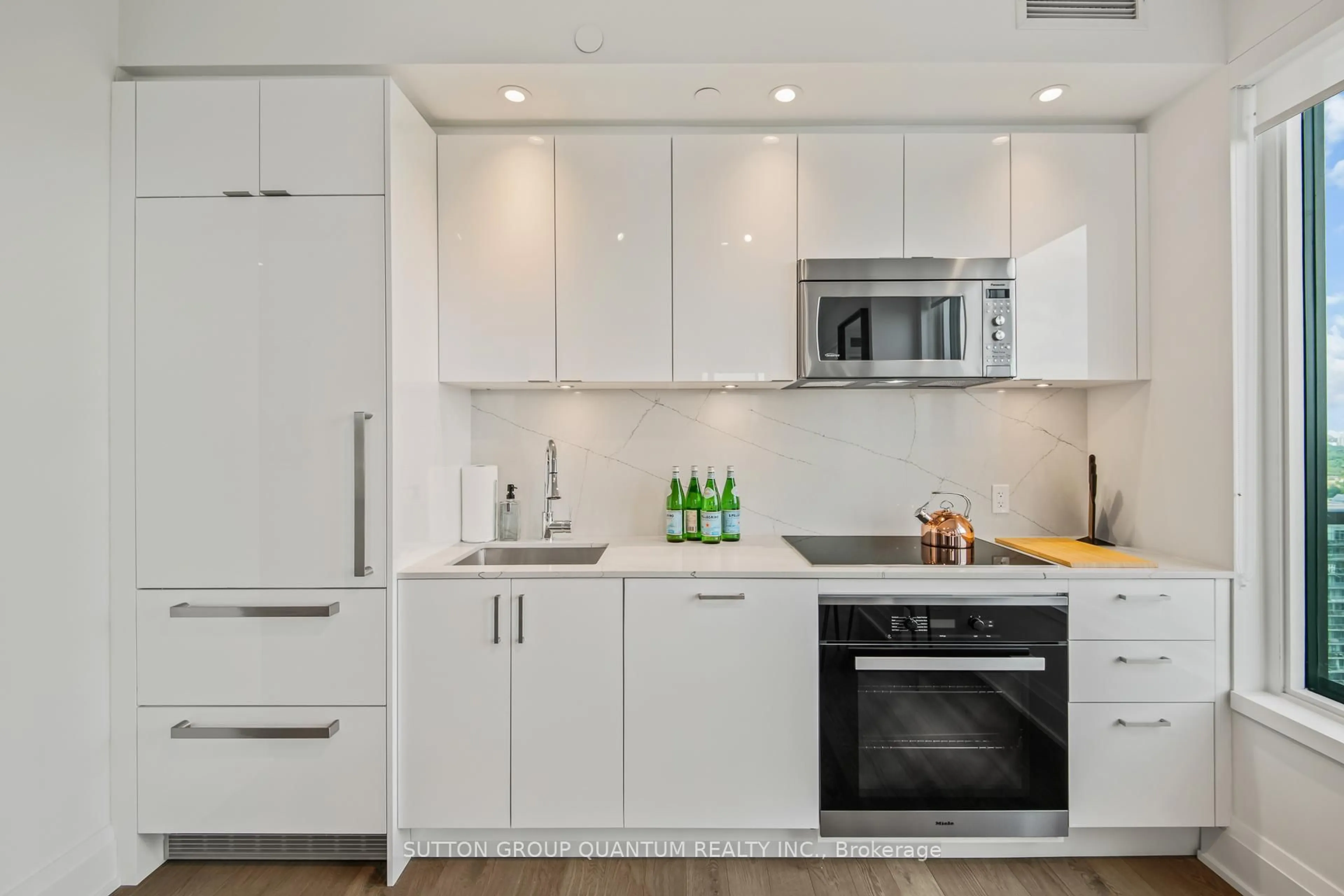 Standard kitchen, unknown for 1928 Lake Shore Blvd #4202, Toronto Ontario M6S 0B1