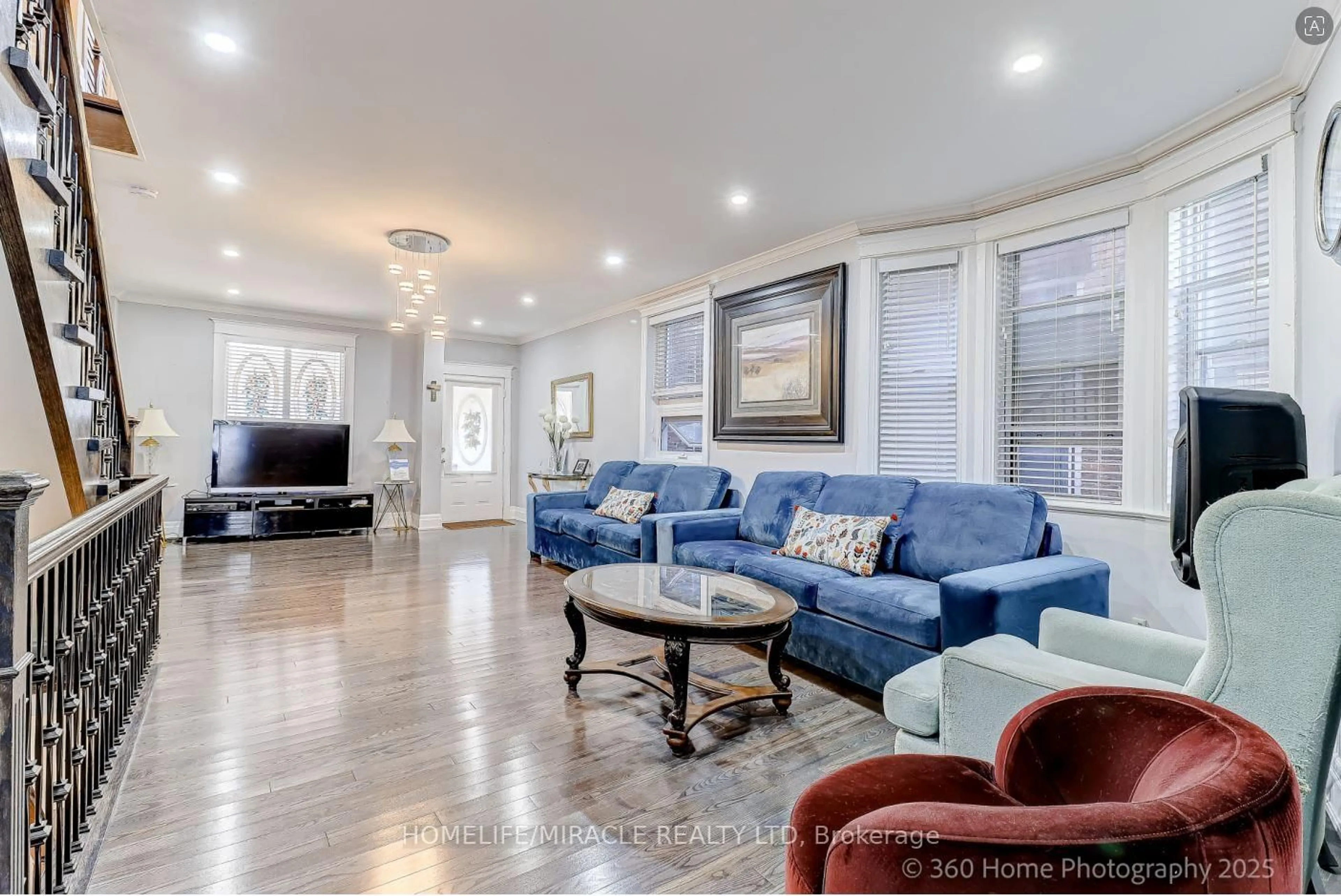Living room with furniture, unknown for 212 Symington Ave, Toronto Ontario M6P 3W6