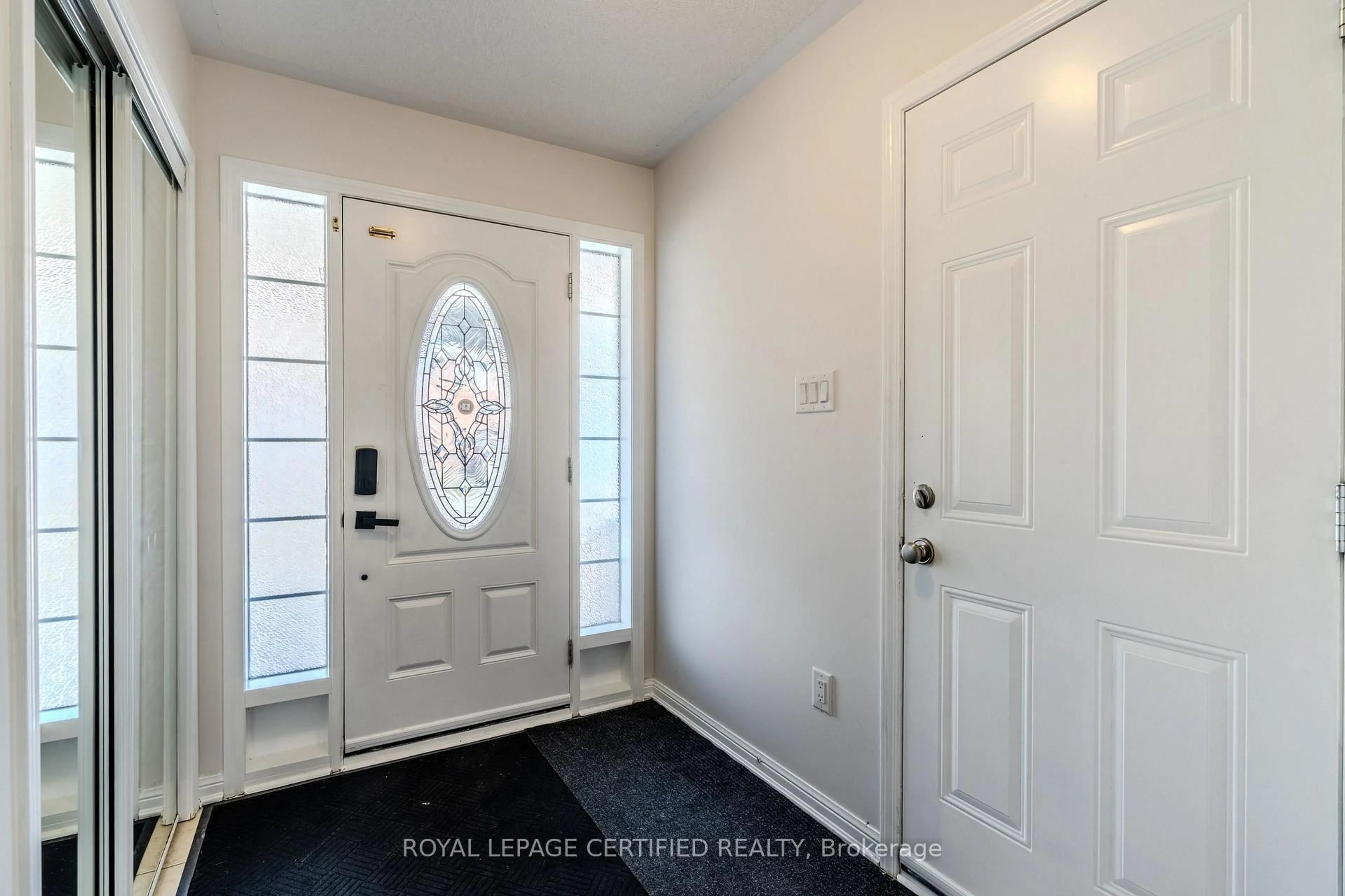 Indoor entryway for 495 Mcjannett Ave, Milton Ontario L9T 7T8