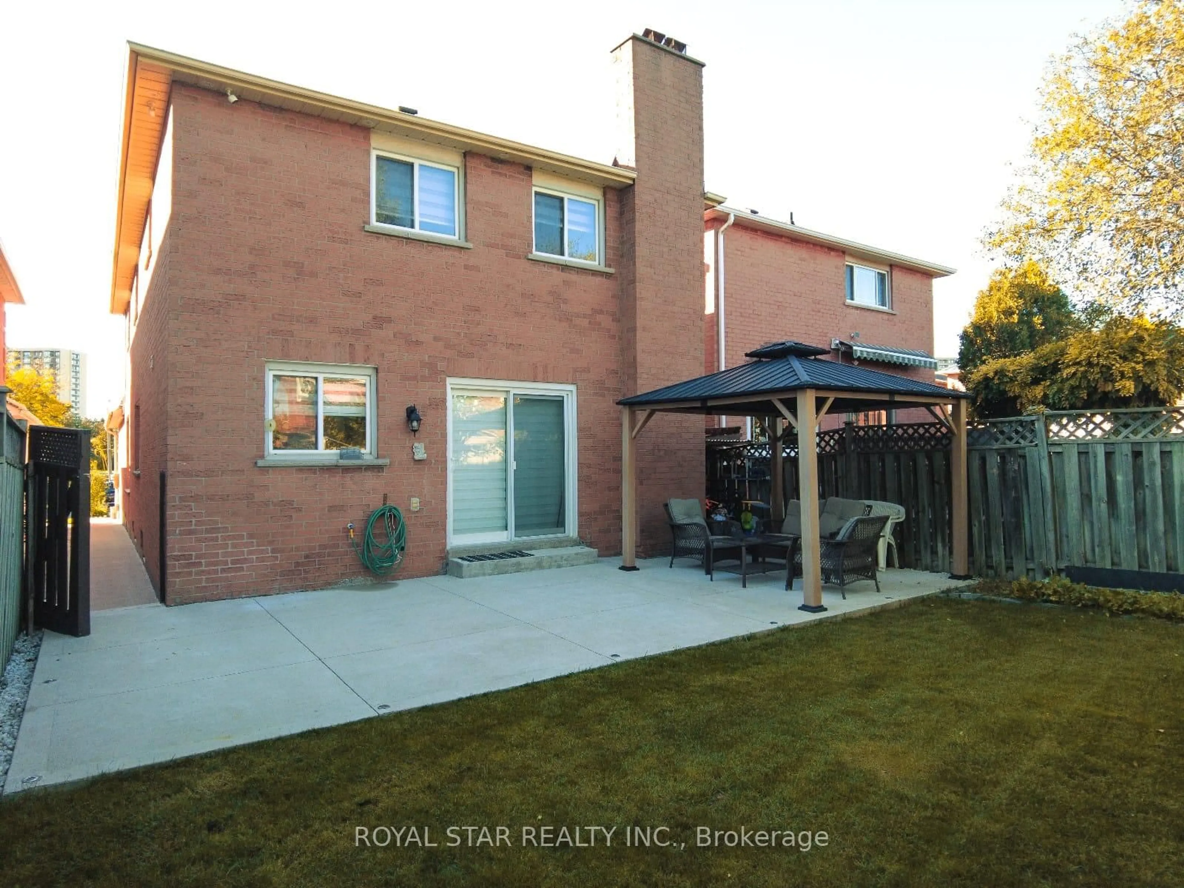 Patio, street for 6 Merganser Cres, Brampton Ontario L6W 4E8