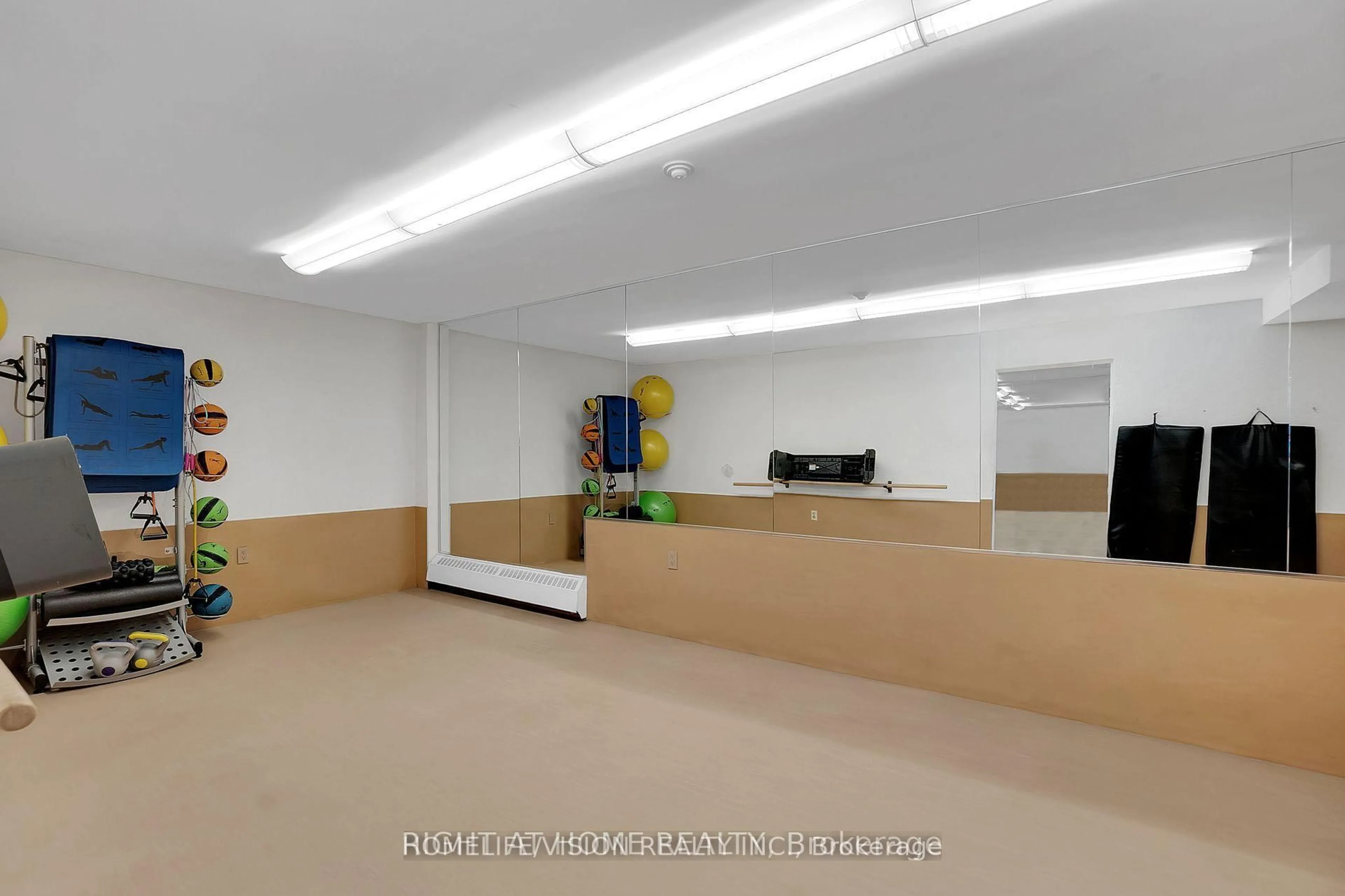 A pic of a room for 360 Ridelle Ave #2004, Toronto Ontario M6B 1K1