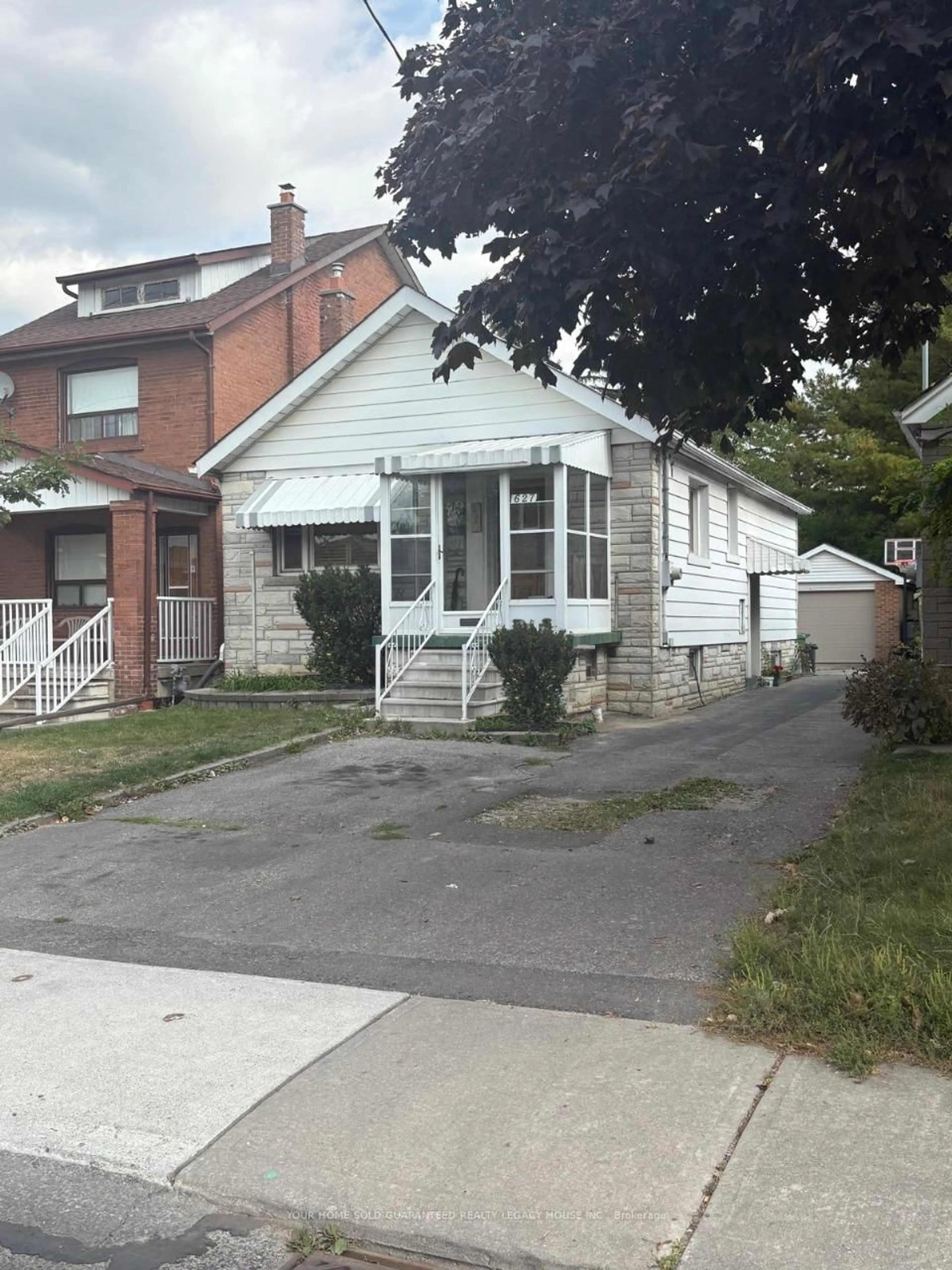 Unknown for 627 McRoberts Ave, Toronto Ontario M6E 4R5