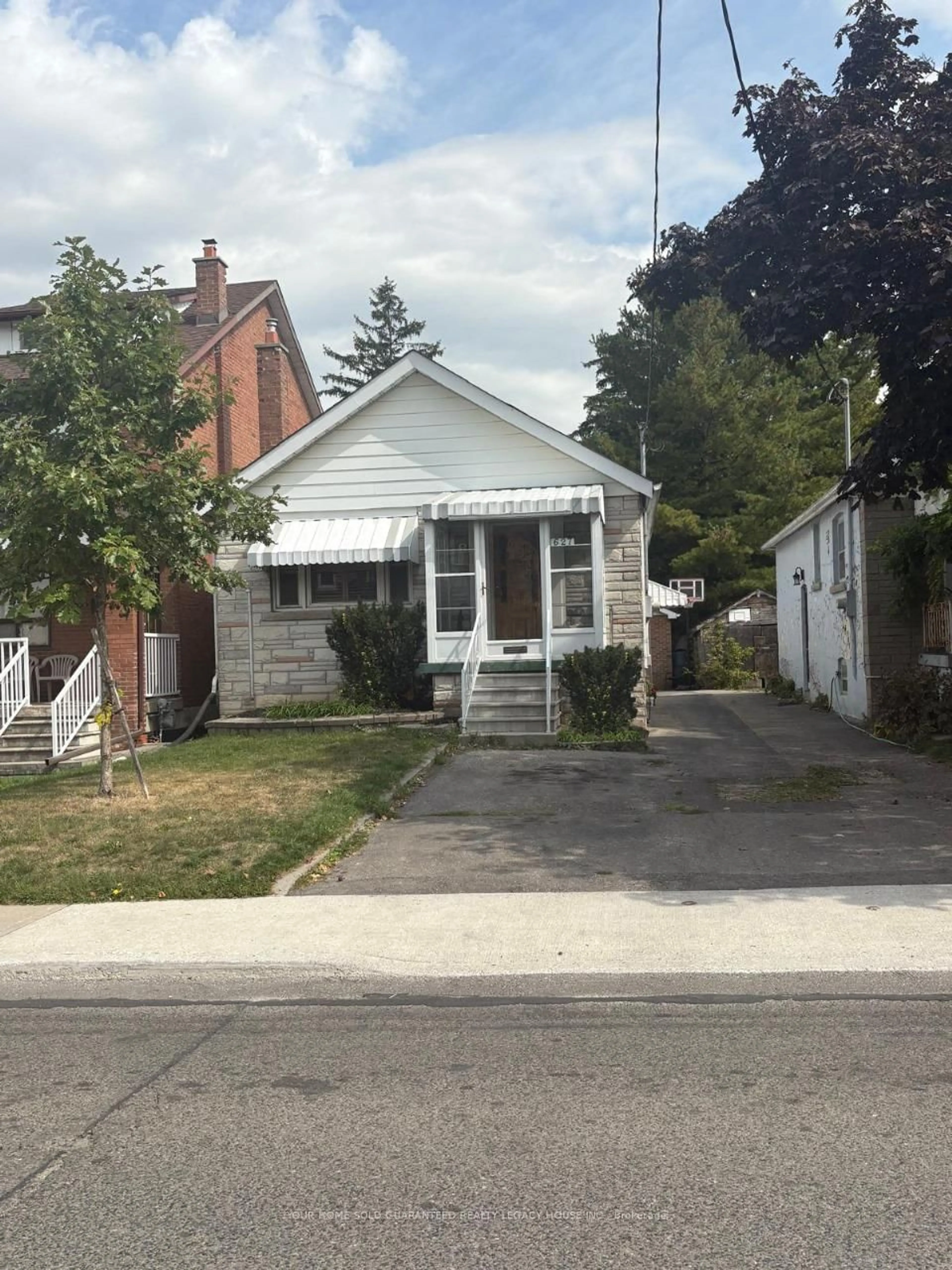 Unknown for 627 McRoberts Ave, Toronto Ontario M6E 4R5
