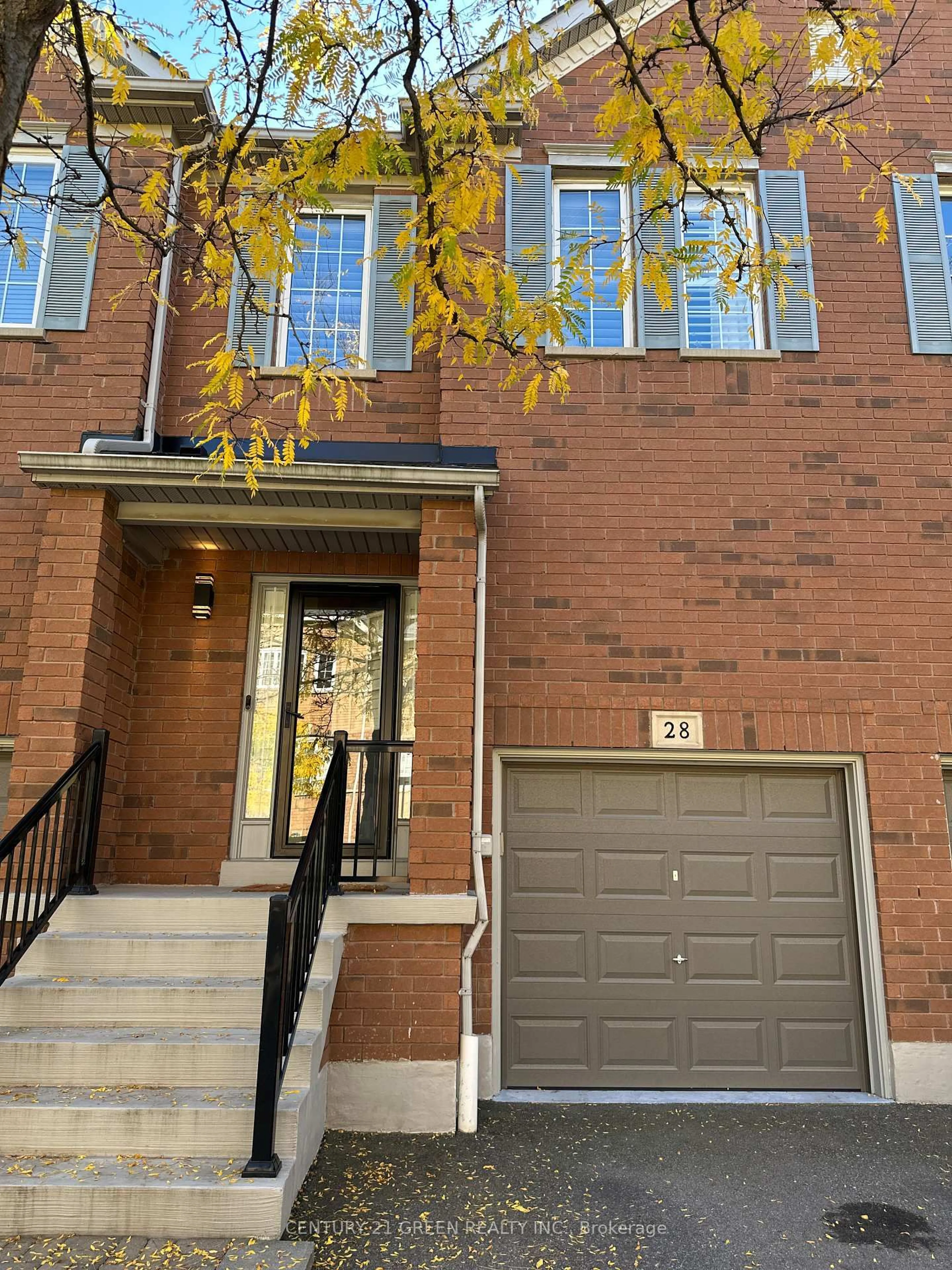Home with brick exterior material, street for 5530 Glen Erin Dr #28, Mississauga Ontario L5M 6E8