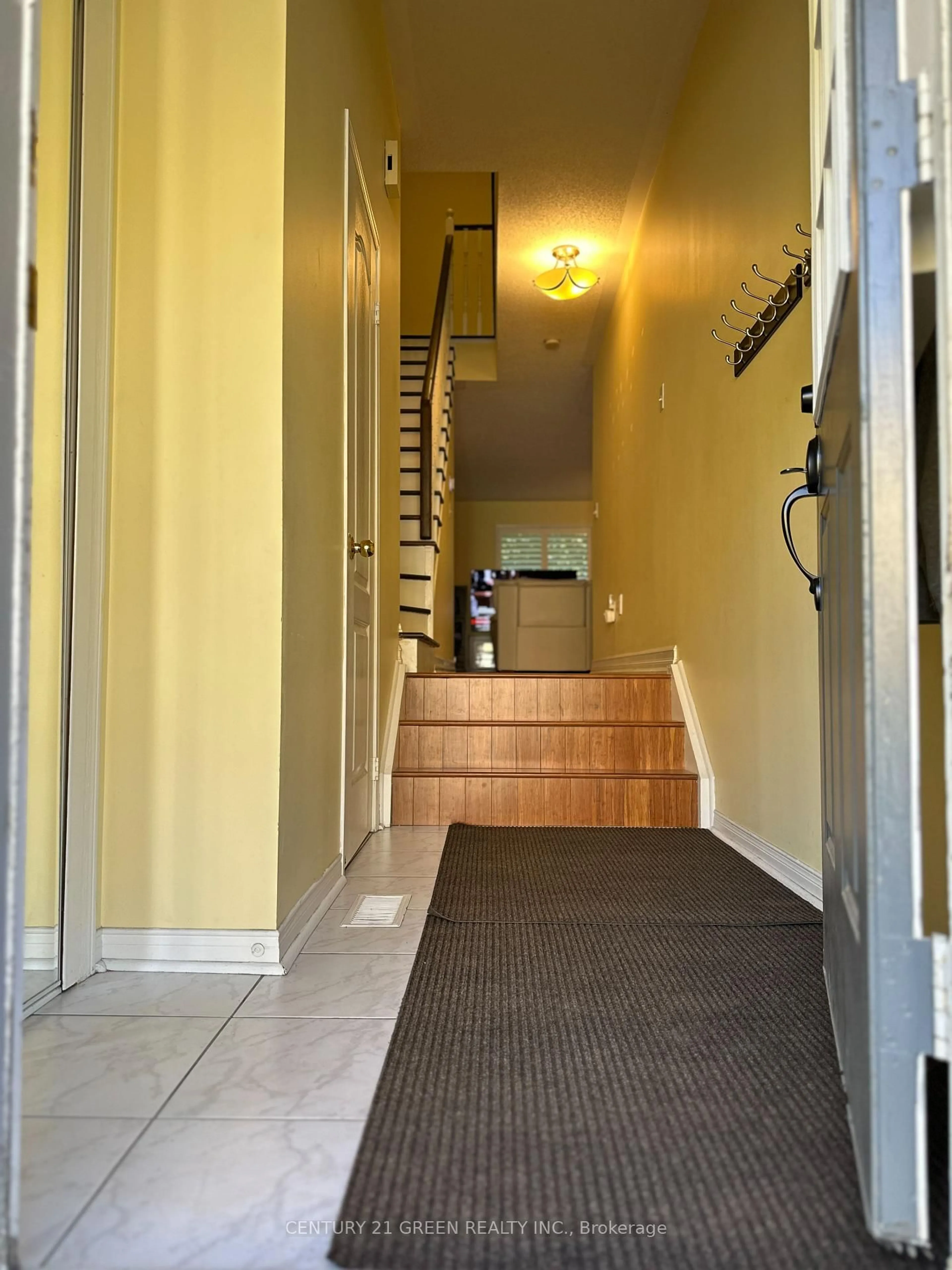 Indoor foyer for 5530 Glen Erin Dr #28, Mississauga Ontario L5M 6E8