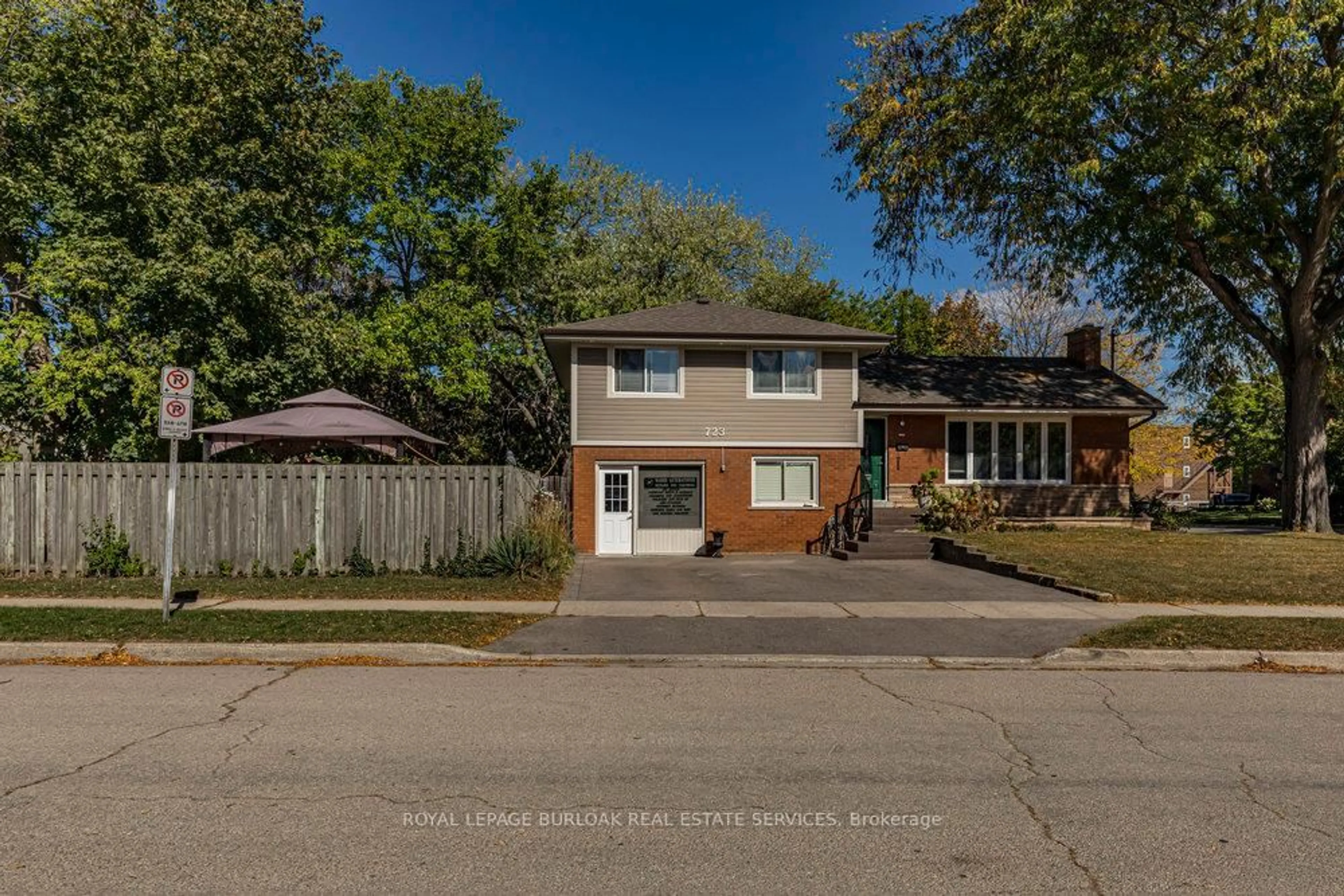 Home with brick exterior material, street for 723 Hyde Rd, Burlington Ontario L7S 1S6