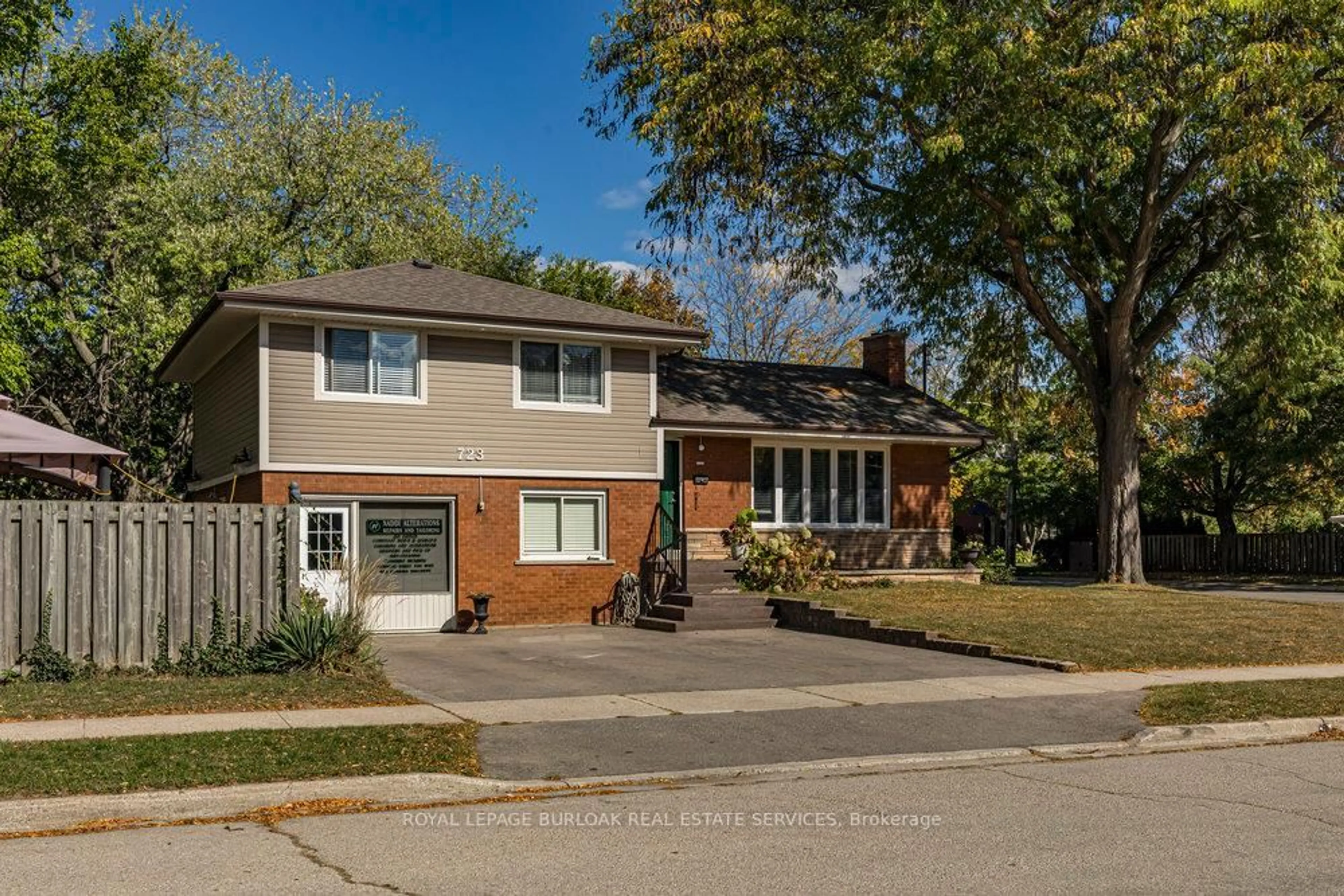 Home with brick exterior material, street for 723 Hyde Rd, Burlington Ontario L7S 1S6