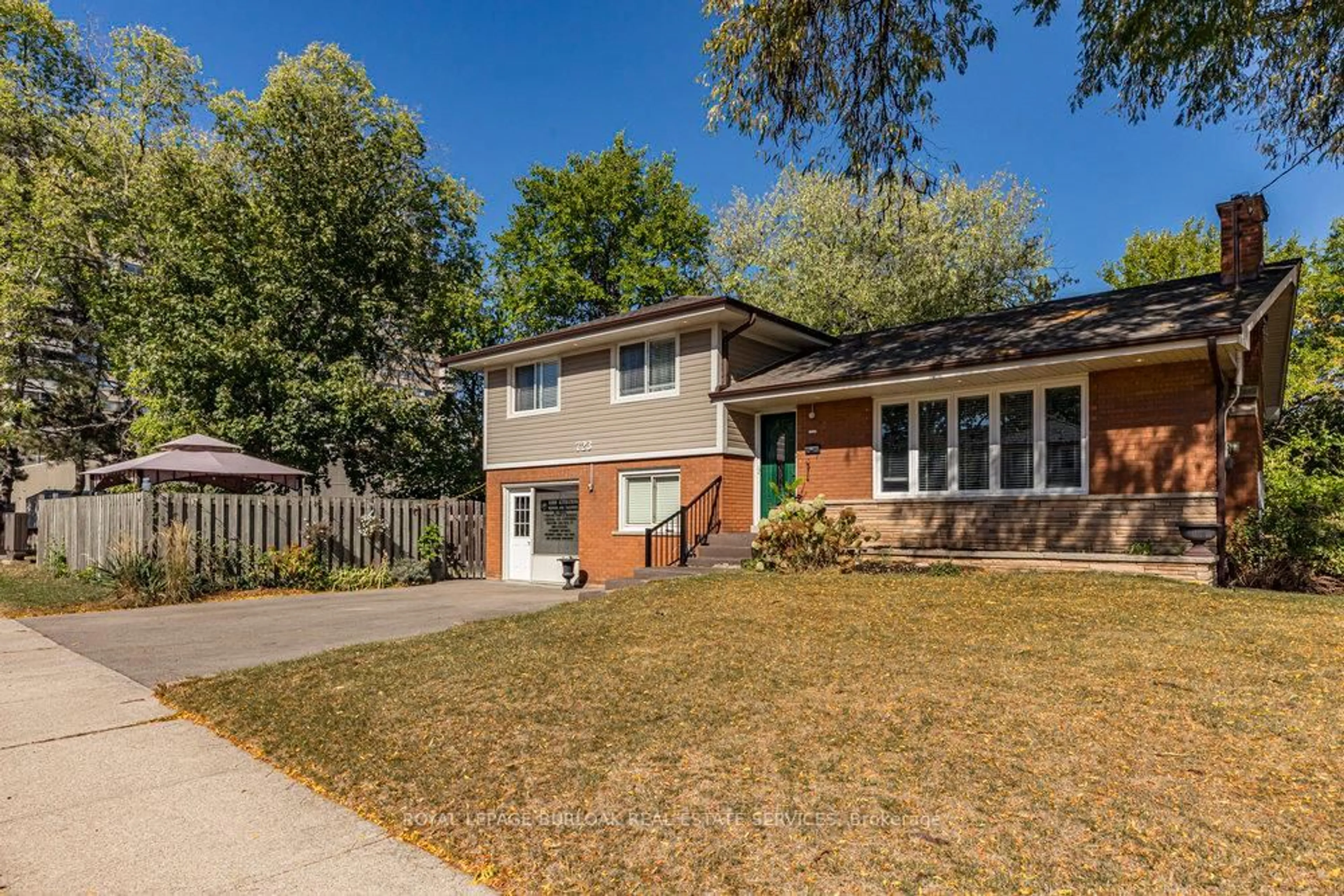 Home with brick exterior material, street for 723 Hyde Rd, Burlington Ontario L7S 1S6