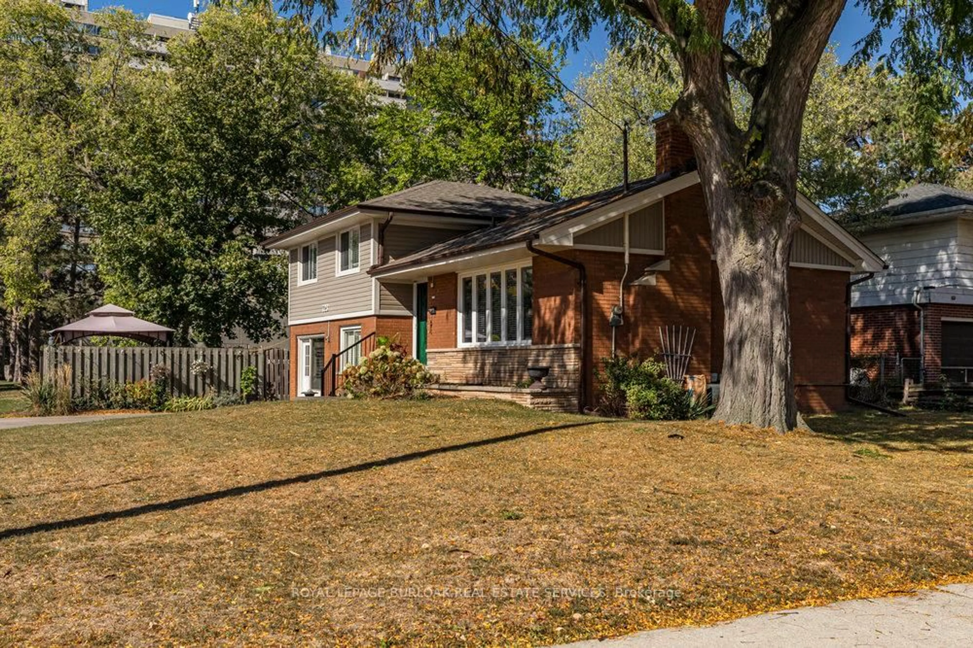 Home with brick exterior material, street for 723 Hyde Rd, Burlington Ontario L7S 1S6