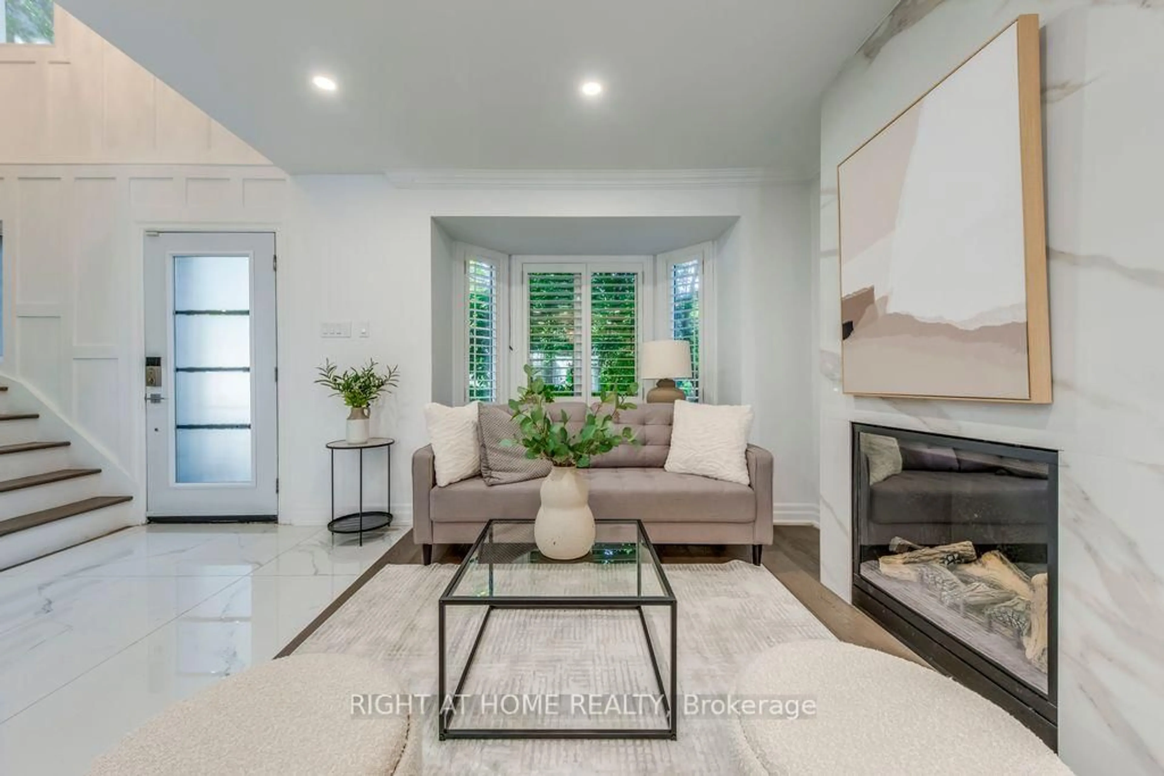 Living room with furniture, ceramic/tile floor for 43 South Kingsway, Toronto Ontario M6S 3T2