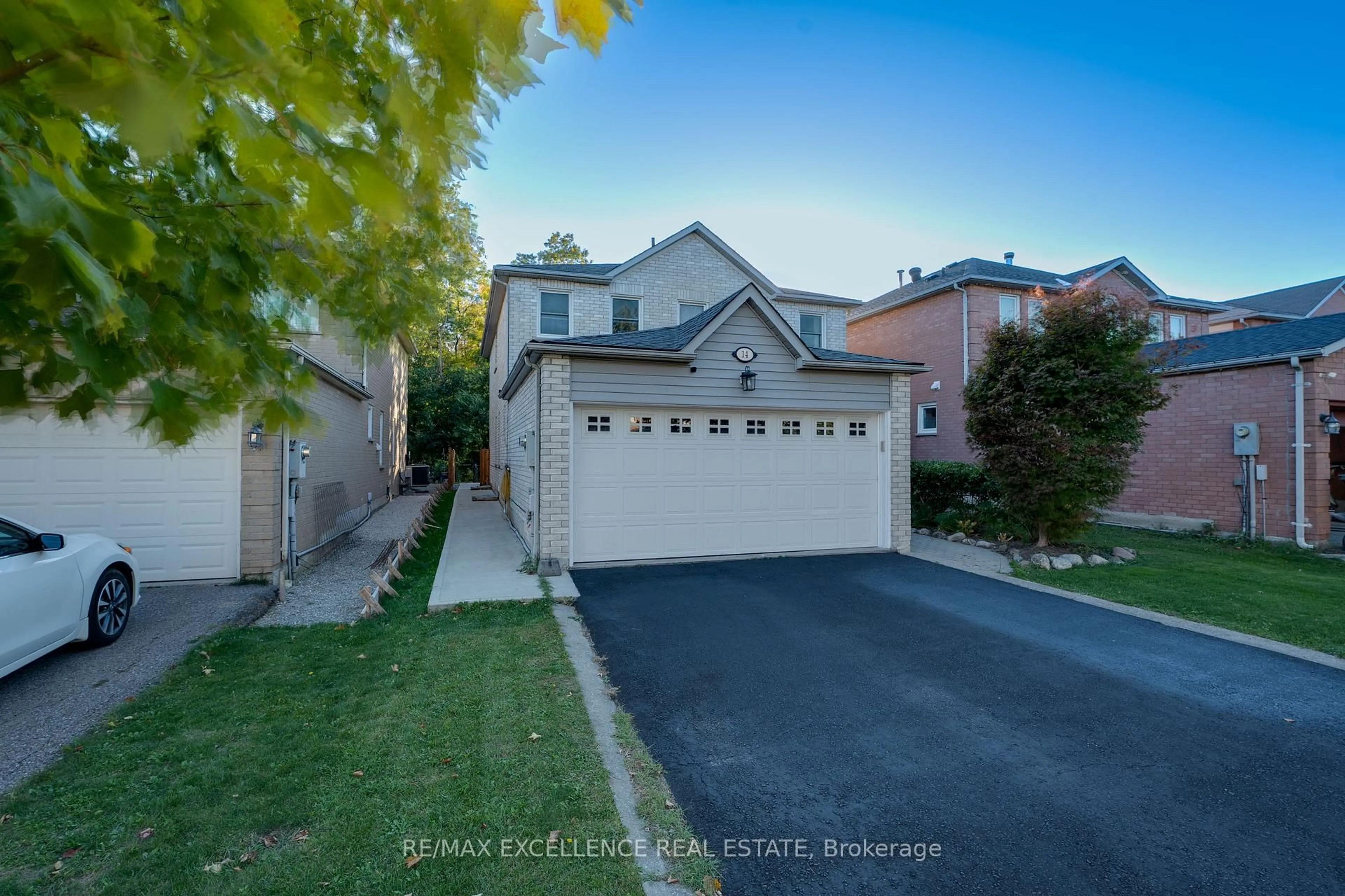 A pic from outside/outdoor area/front of a property/back of a property/a pic from drone, street for 14 Nymark Pl, Brampton Ontario L6S 5T6